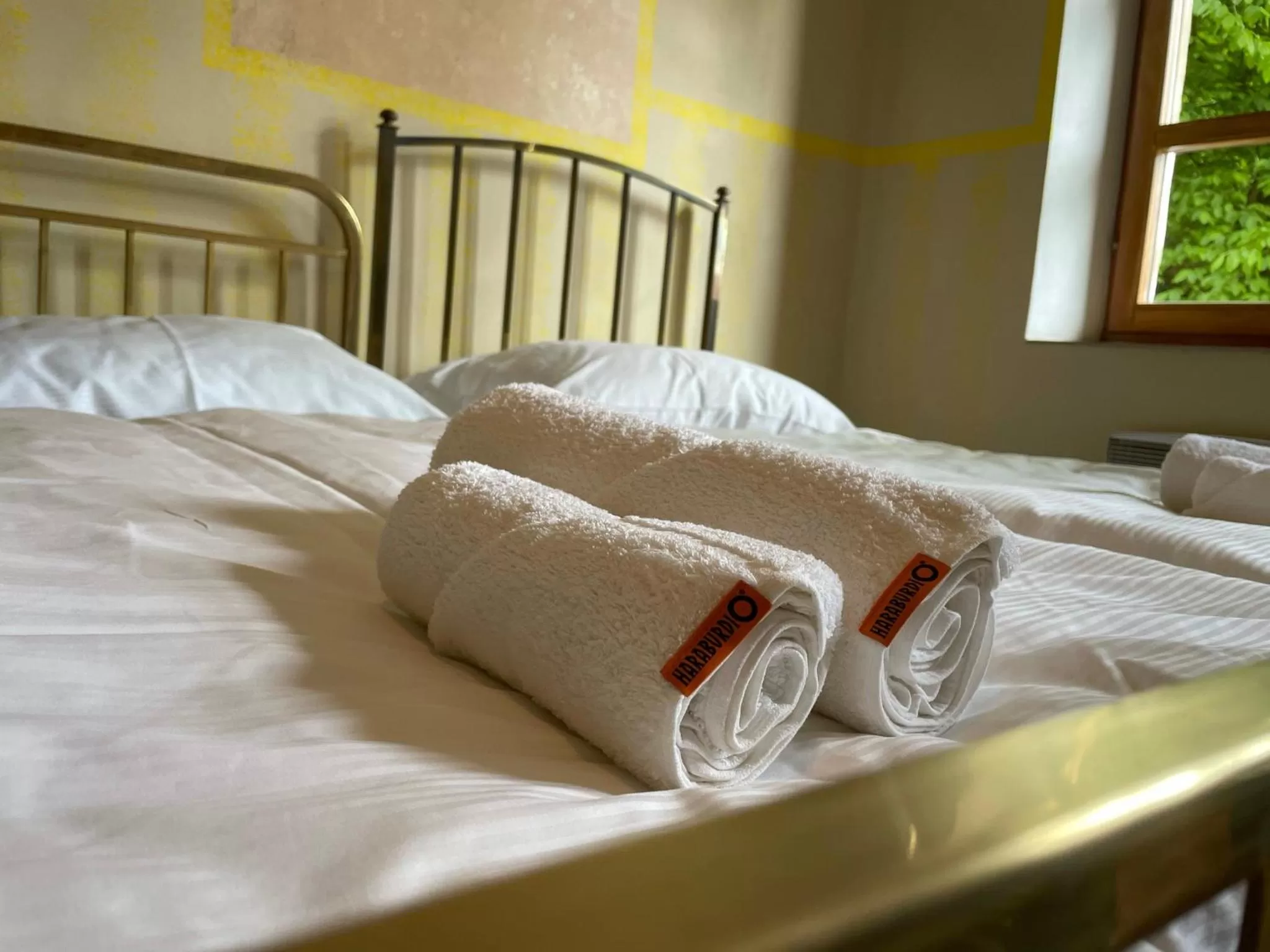 Bed in HARABURDI® Recyclart Hotel