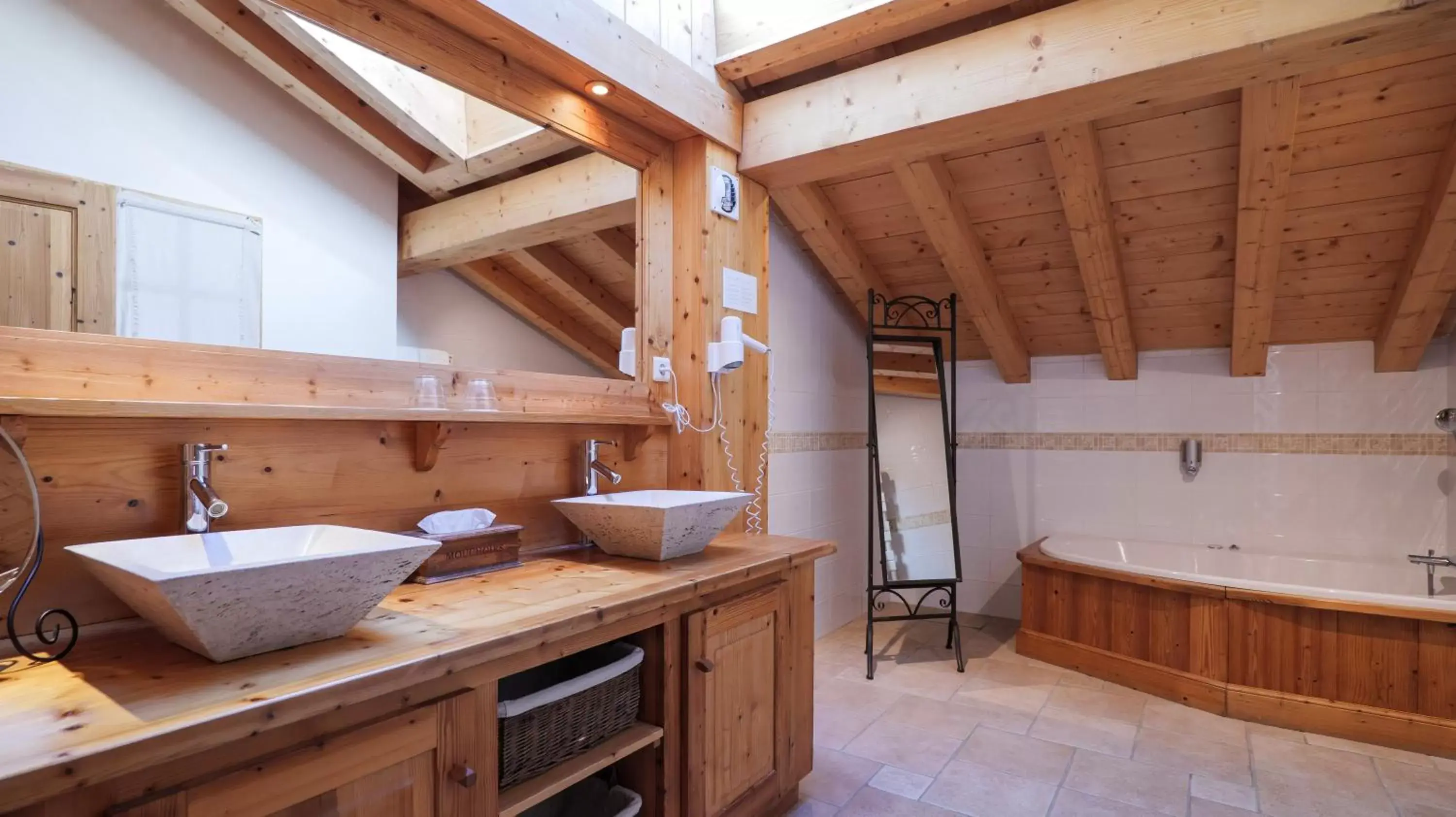 Bathroom in Hôtel Le Labrador