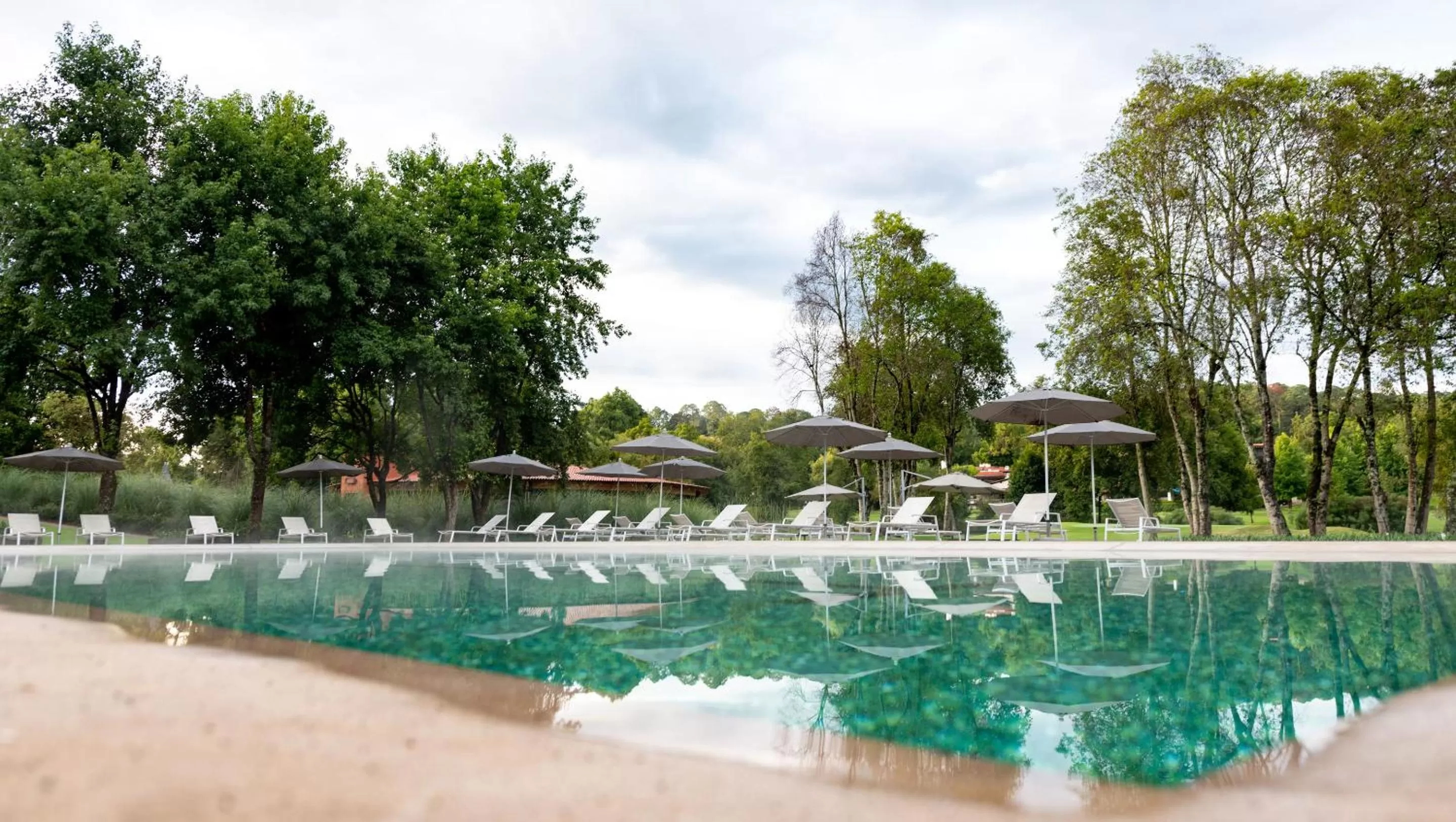 Swimming pool in Hotel Avandaro Golf & Spa Resort