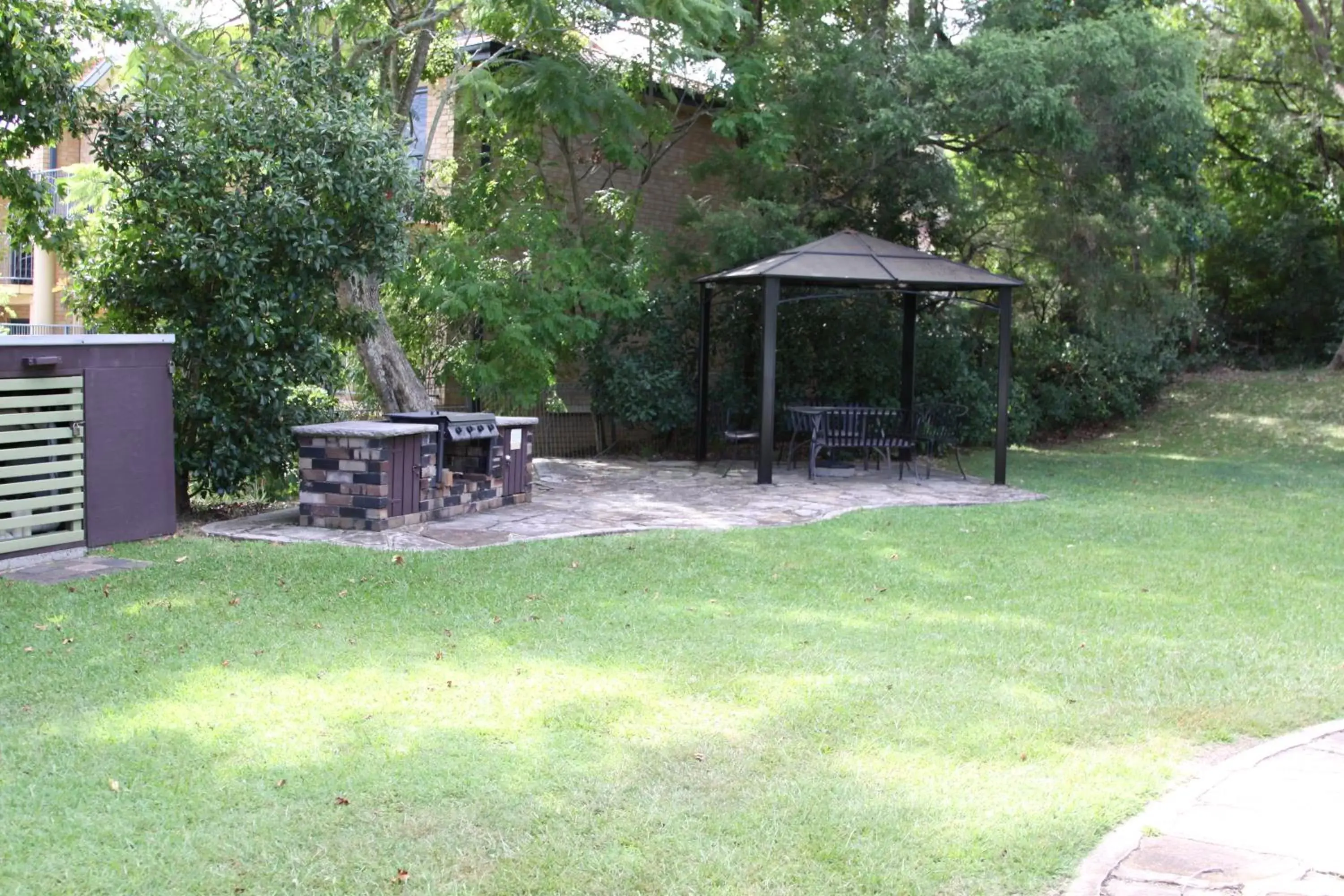 BBQ facilities in Waterview Gosford Motor Inn BBQ facilities in Waterview Gosford Motor Inn