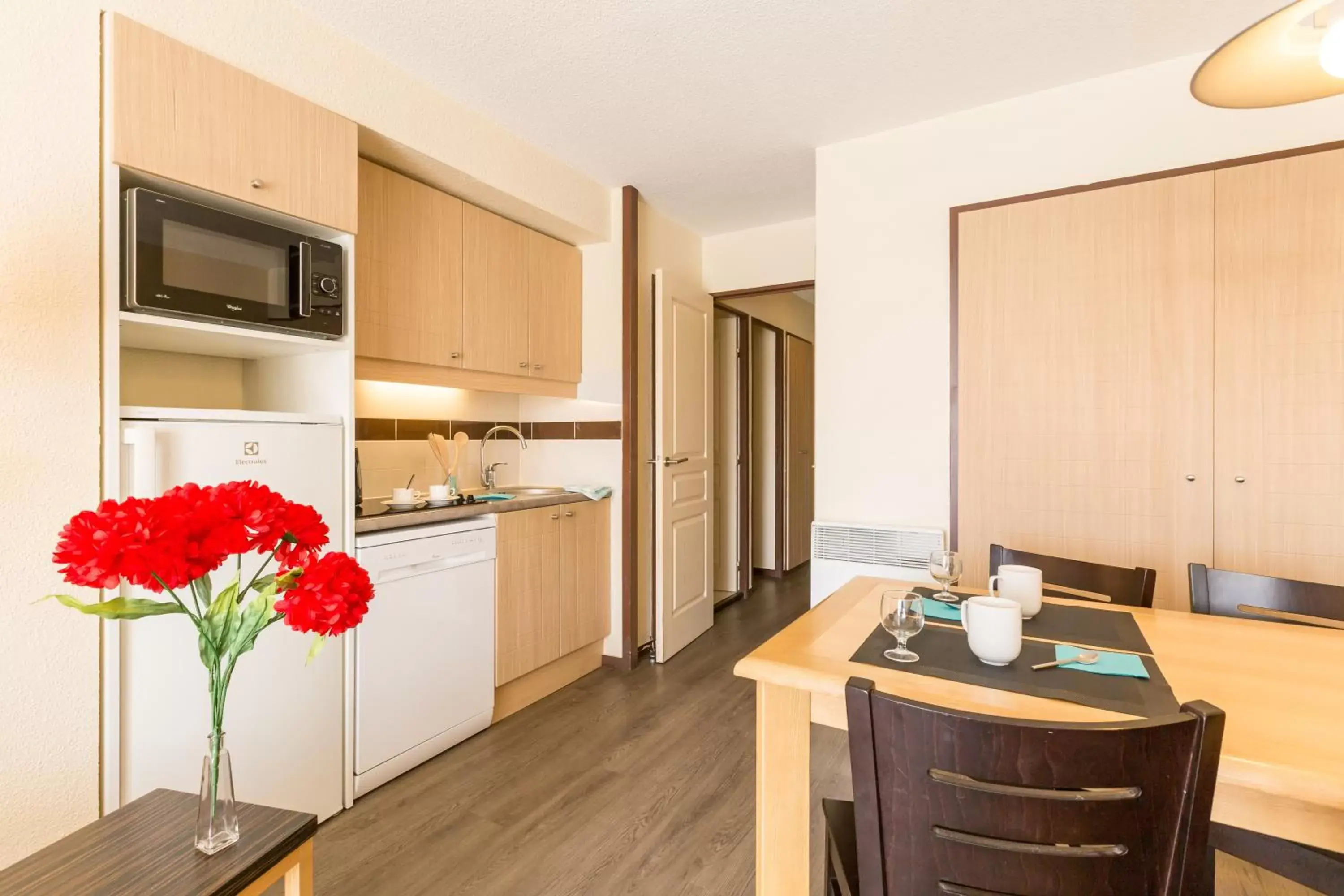 Kitchen or kitchenette, Kitchen/Kitchenette in SOWELL RESIDENCES Le Port