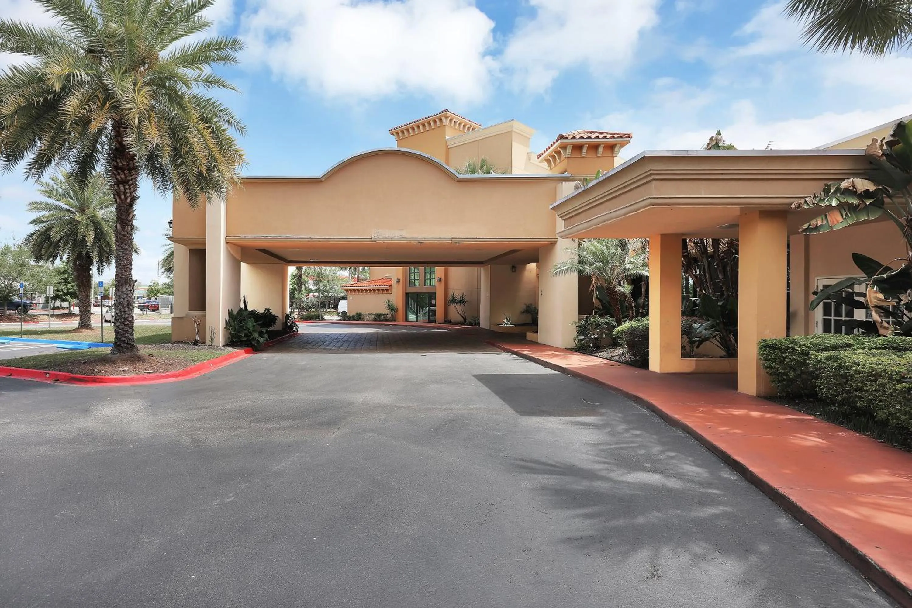 Property building in Ramada by Wyndham Jacksonville I-95 by Butler Blvd