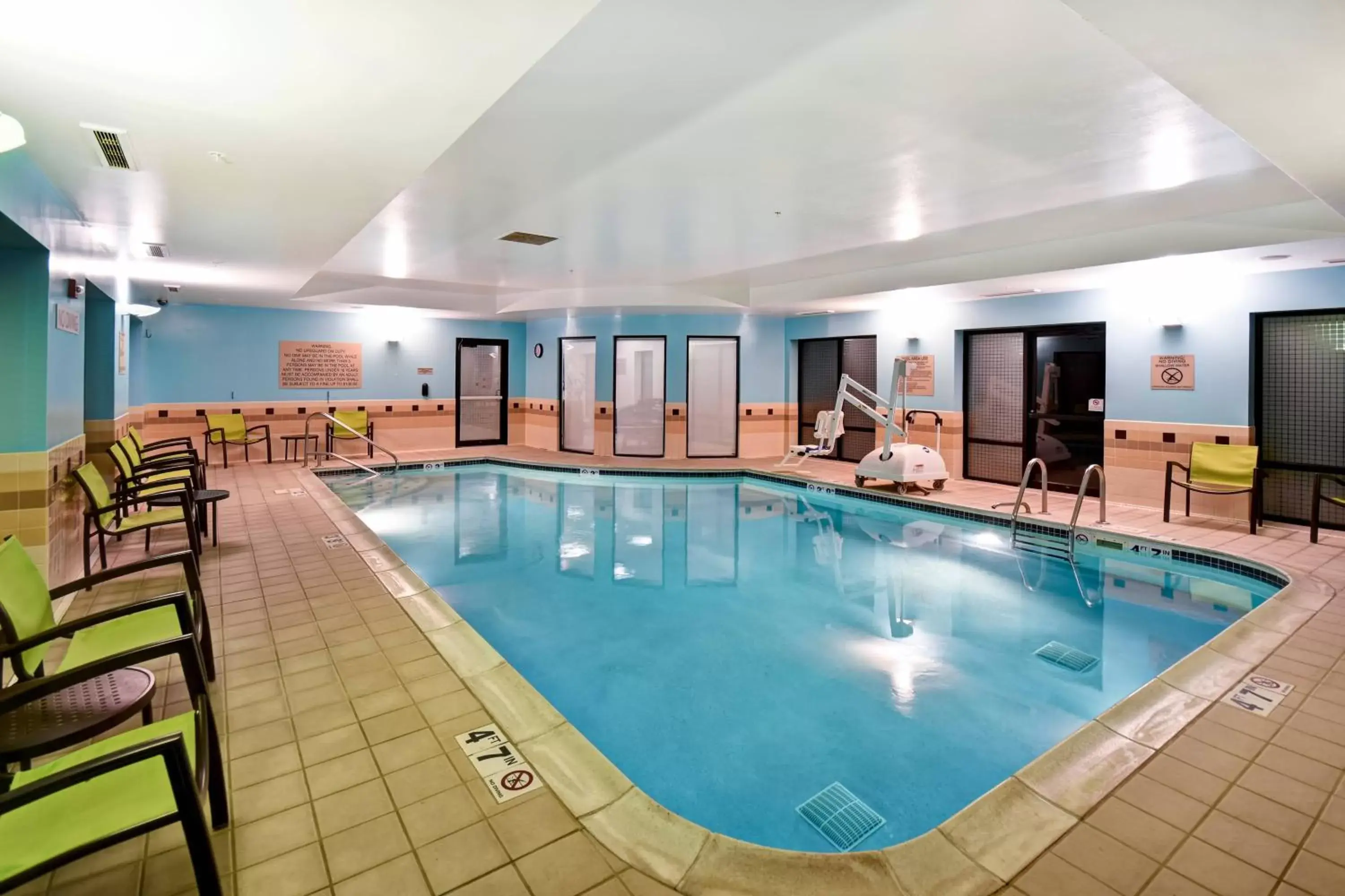 Swimming Pool in SpringHill Suites Louisville Airport