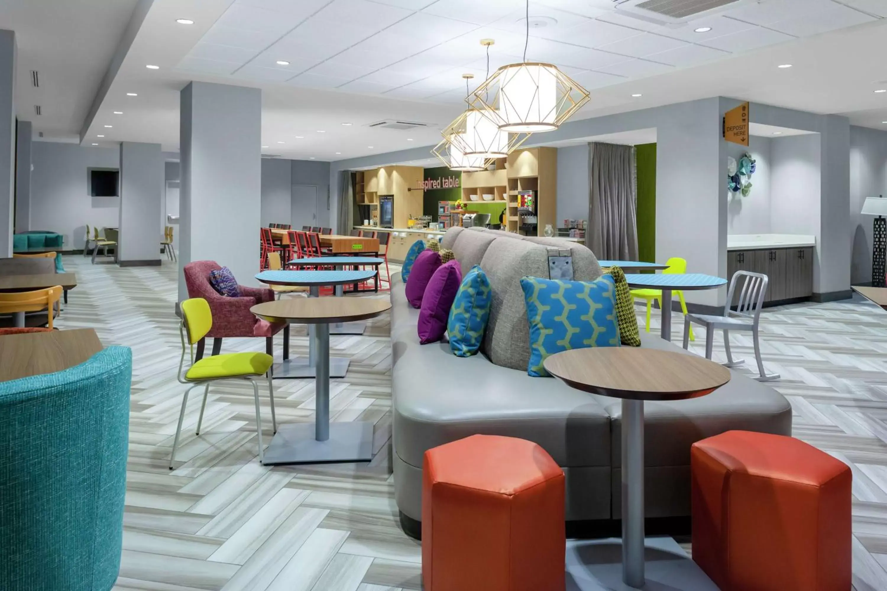 Breakfast, Lounge/Bar in Home2 Suites By Hilton San Antonio Riverwalk