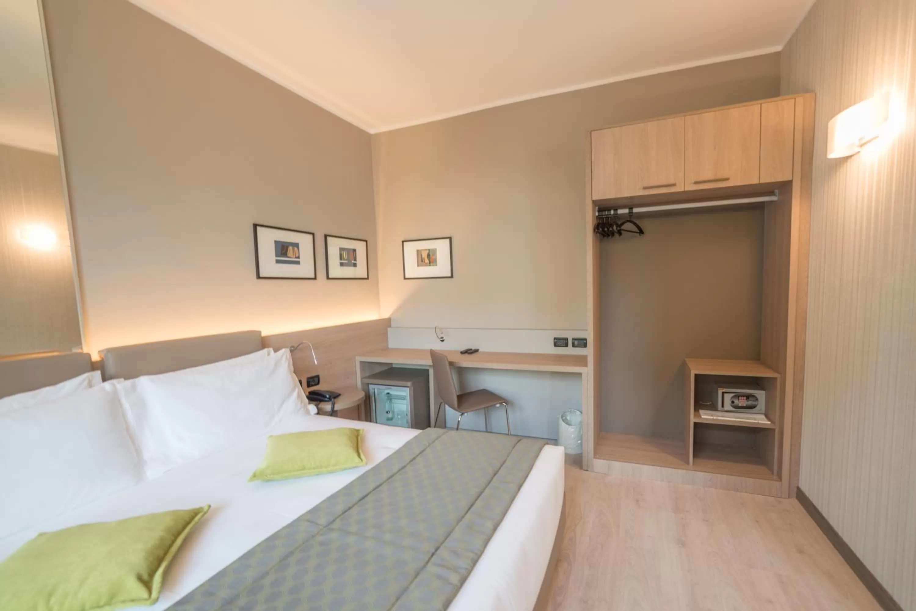 Bed in Cardano Hotel Malpensa