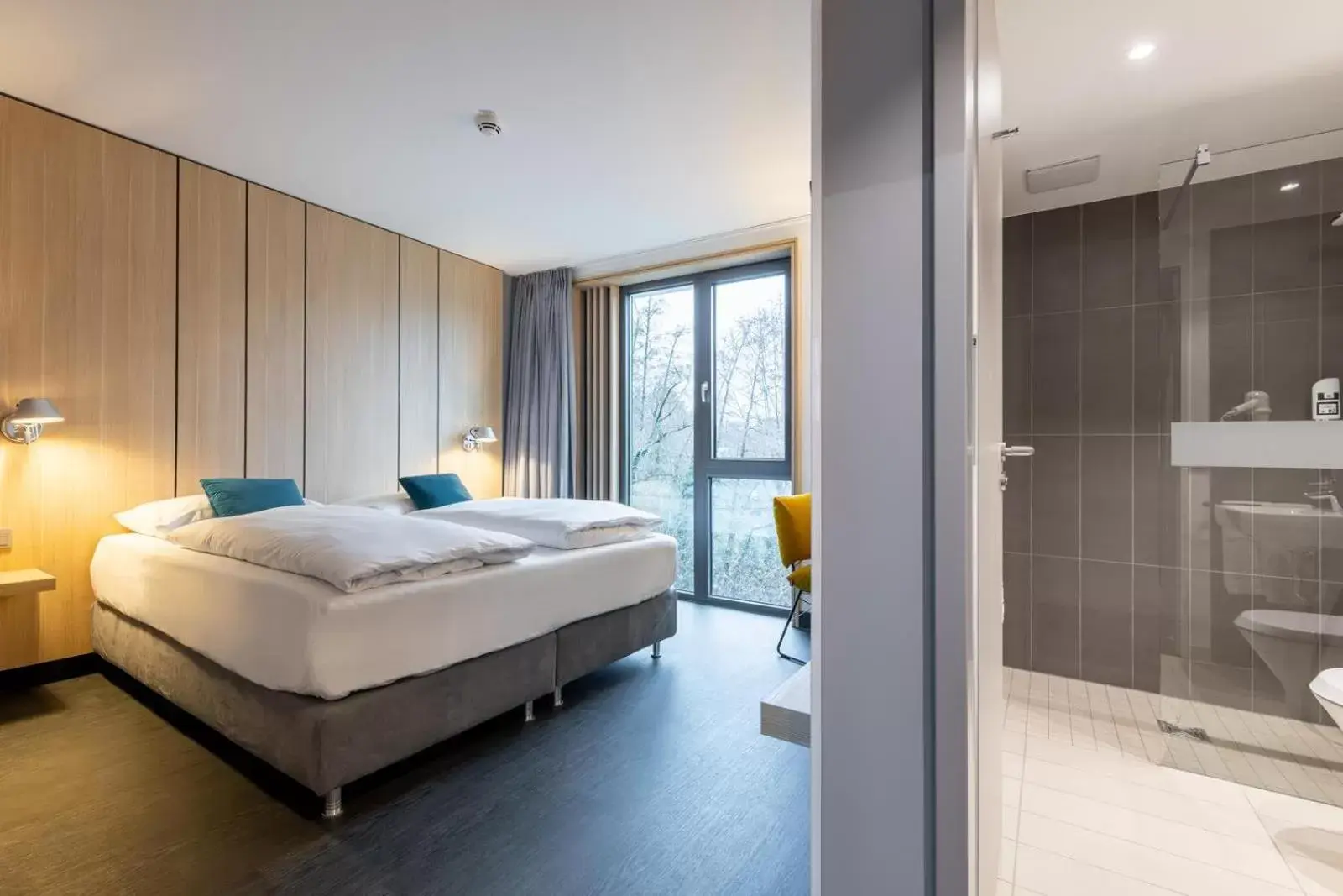 Photo of the whole room, Bed in Serways Hotel Hösel Photo of the whole room, Bed in Serways Hotel Hösel