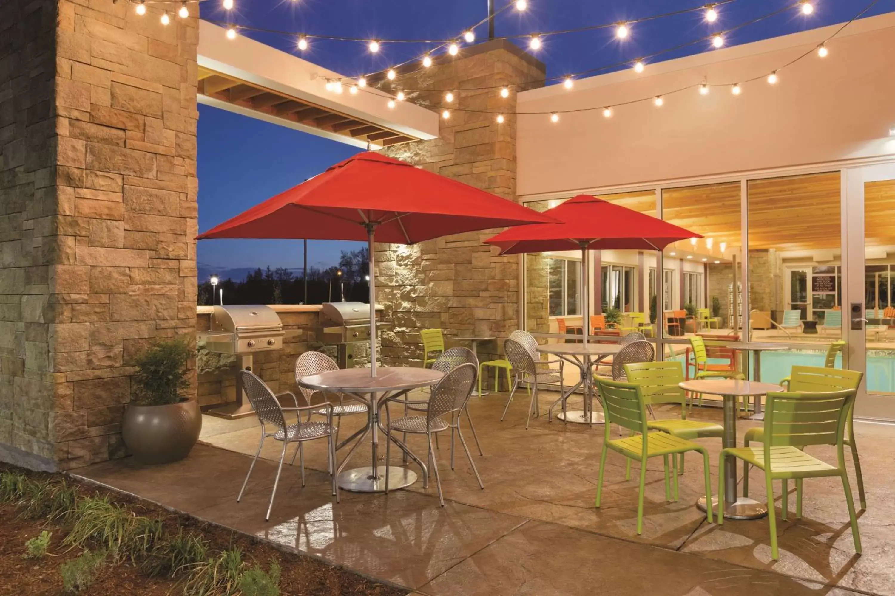 Patio, Restaurant/Places to Eat in Home2 Suites by Hilton Bellingham