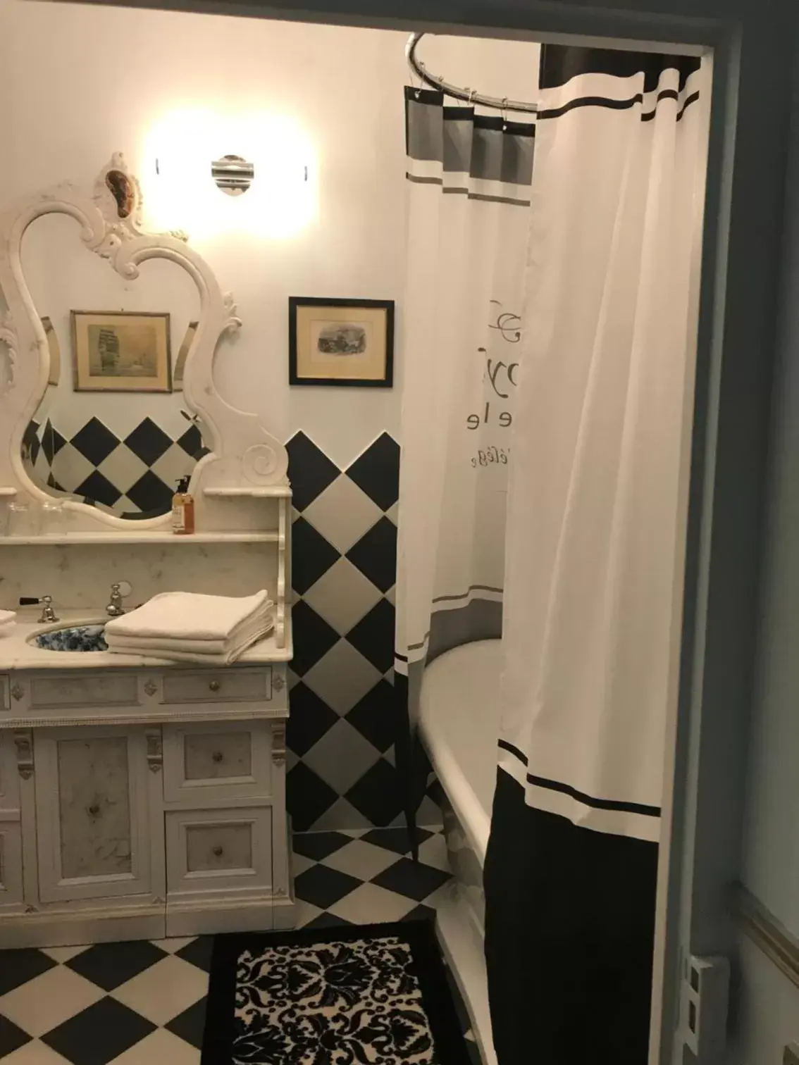 Bathroom in Château de Varennes