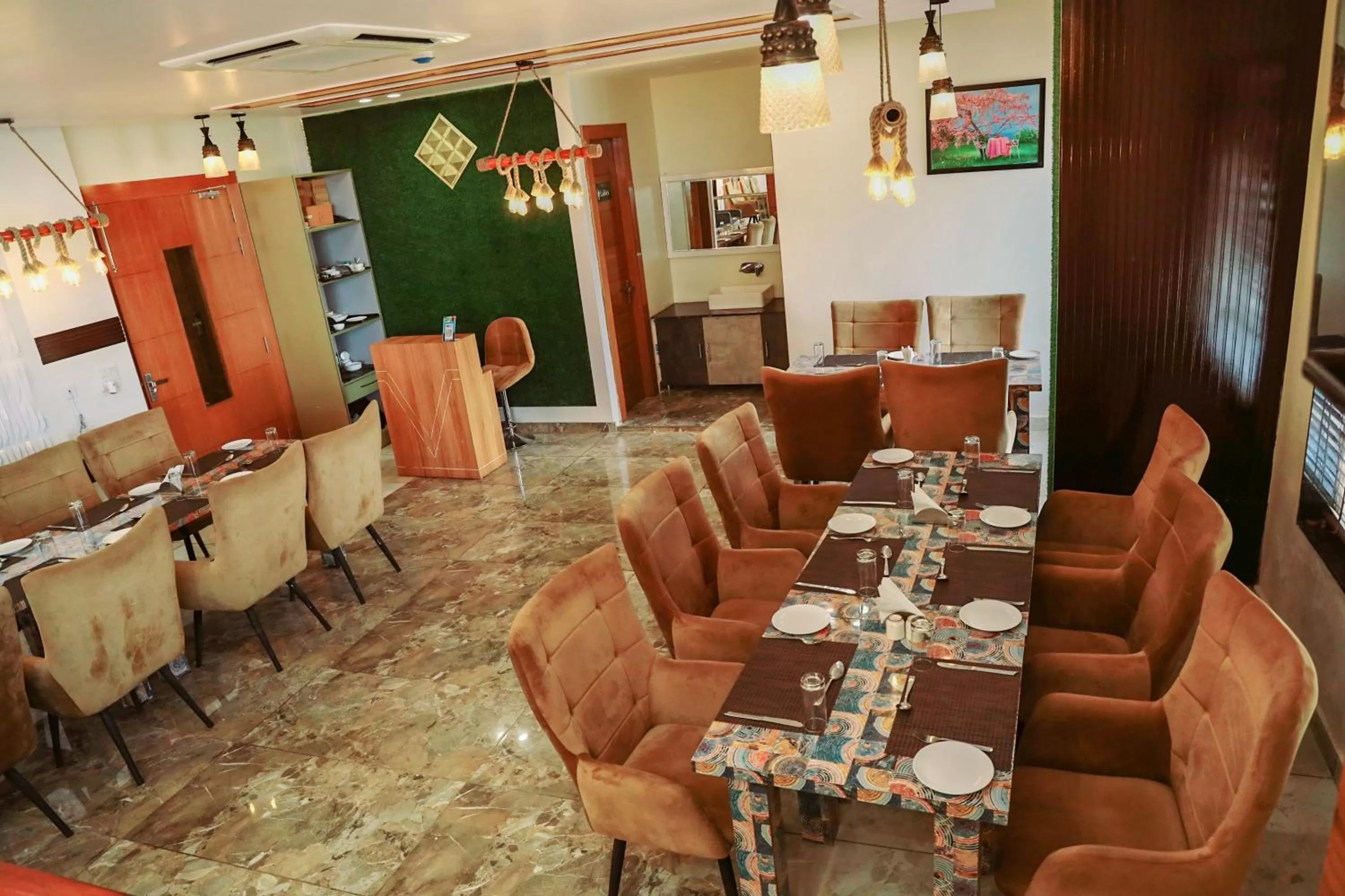 Restaurant/places to eat in Hotel Vasdaa Grand