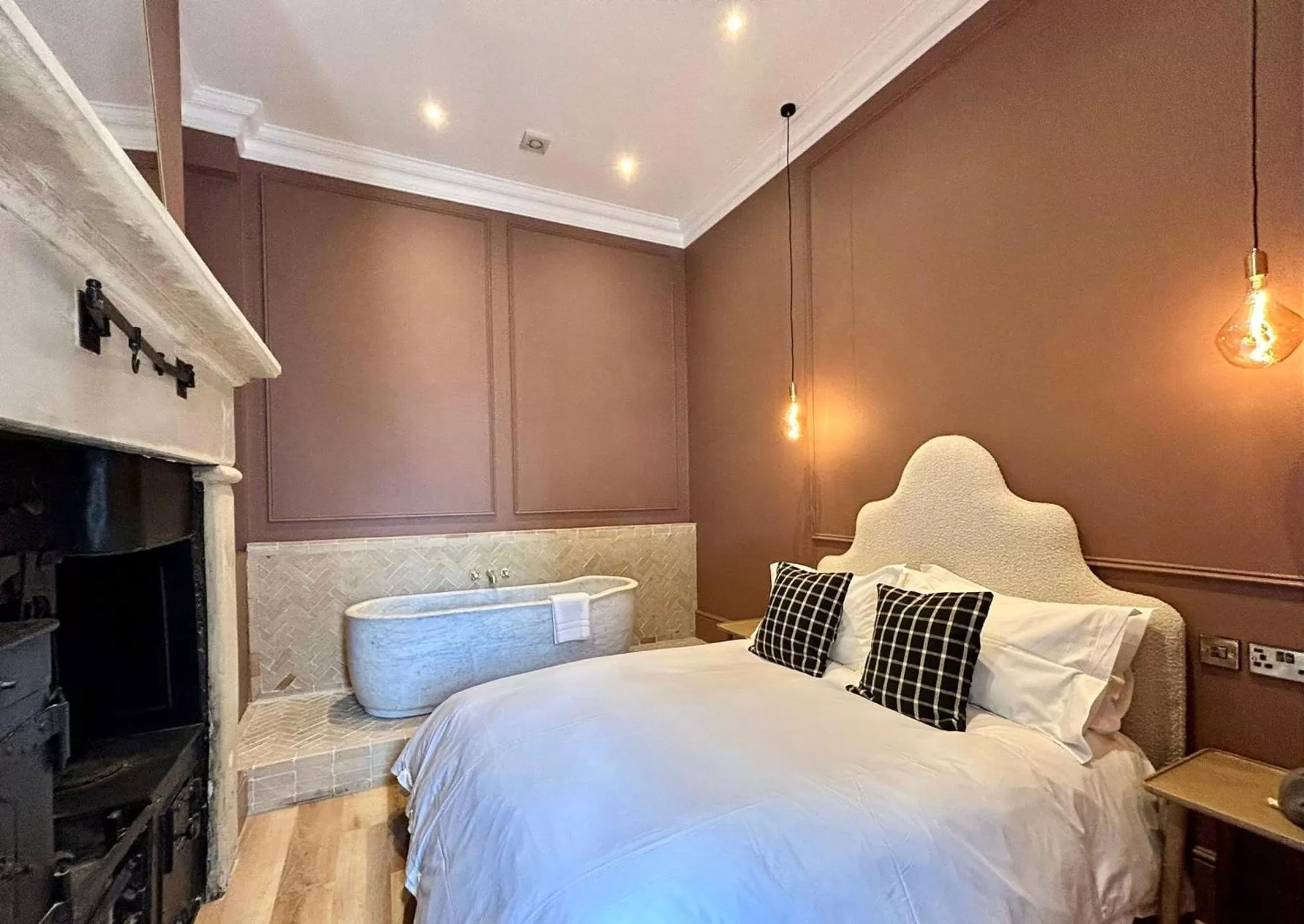 Bed in Railway House York by Chateau Anna