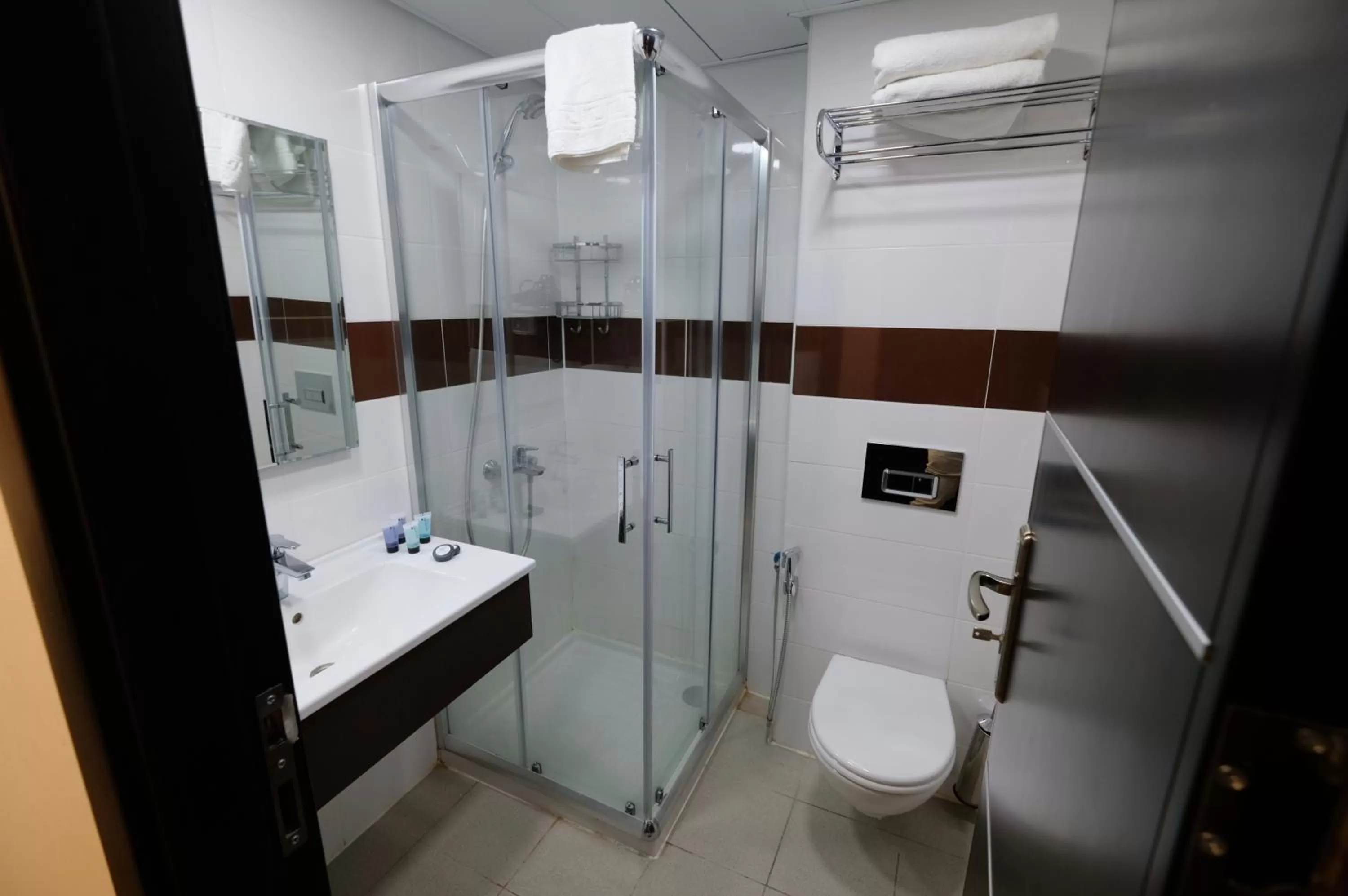 Bathroom in New Capitol Hotel - Jerusalem