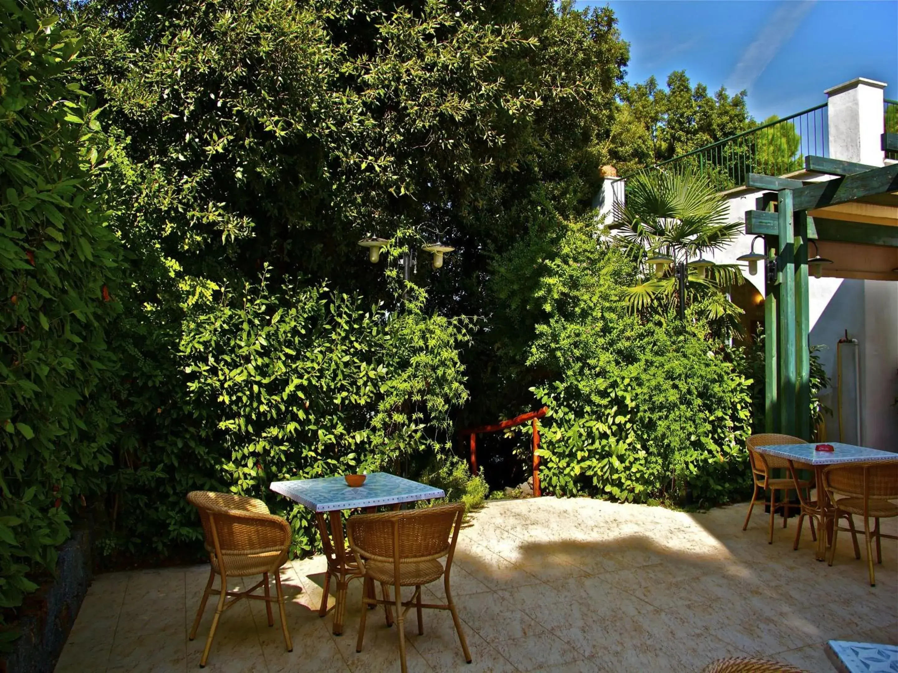 Restaurant/places to eat, Patio/Outdoor Area in Hotel Vittoria