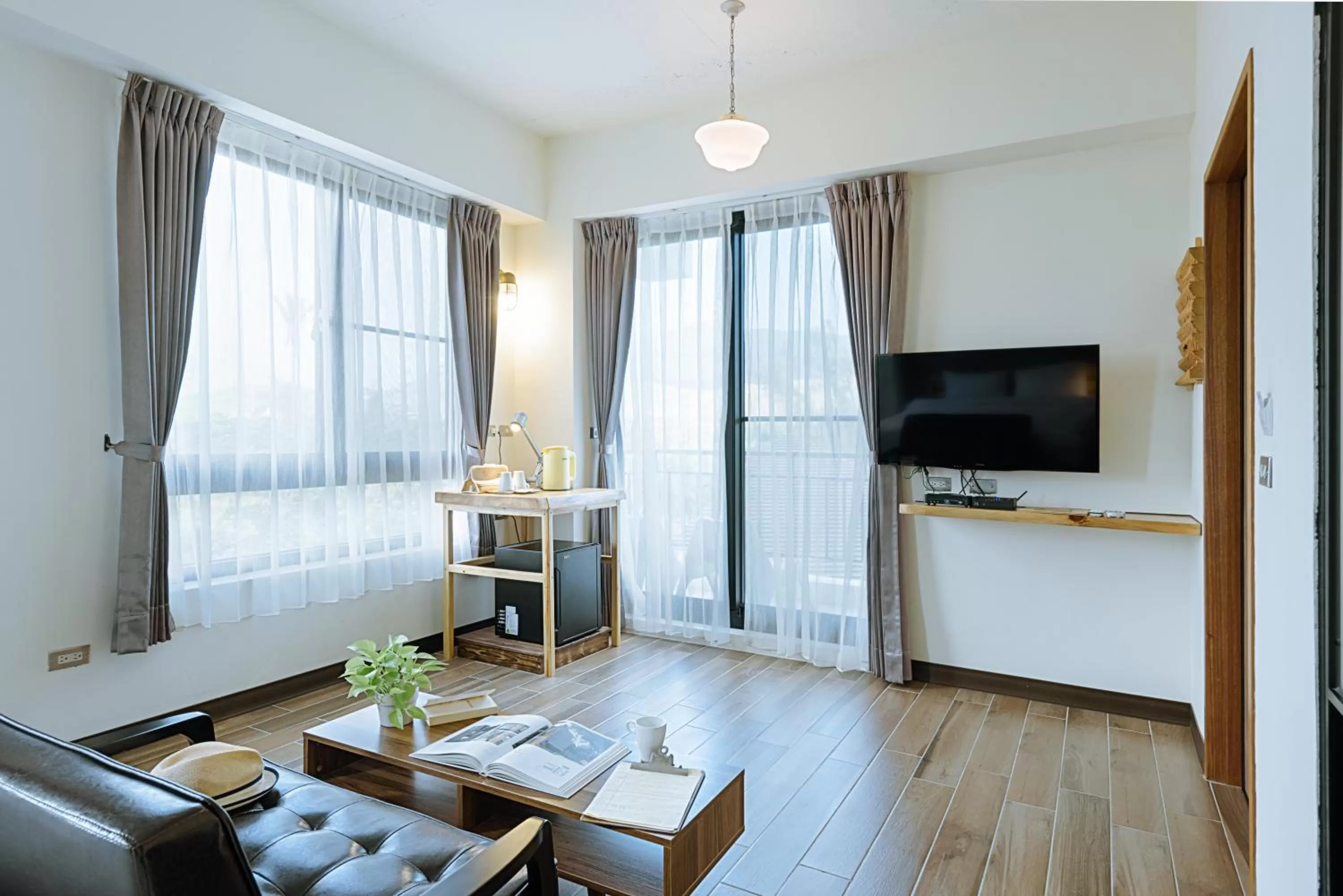 TV and multimedia in Chillax Inn B&B 恆春鬆塊民宿