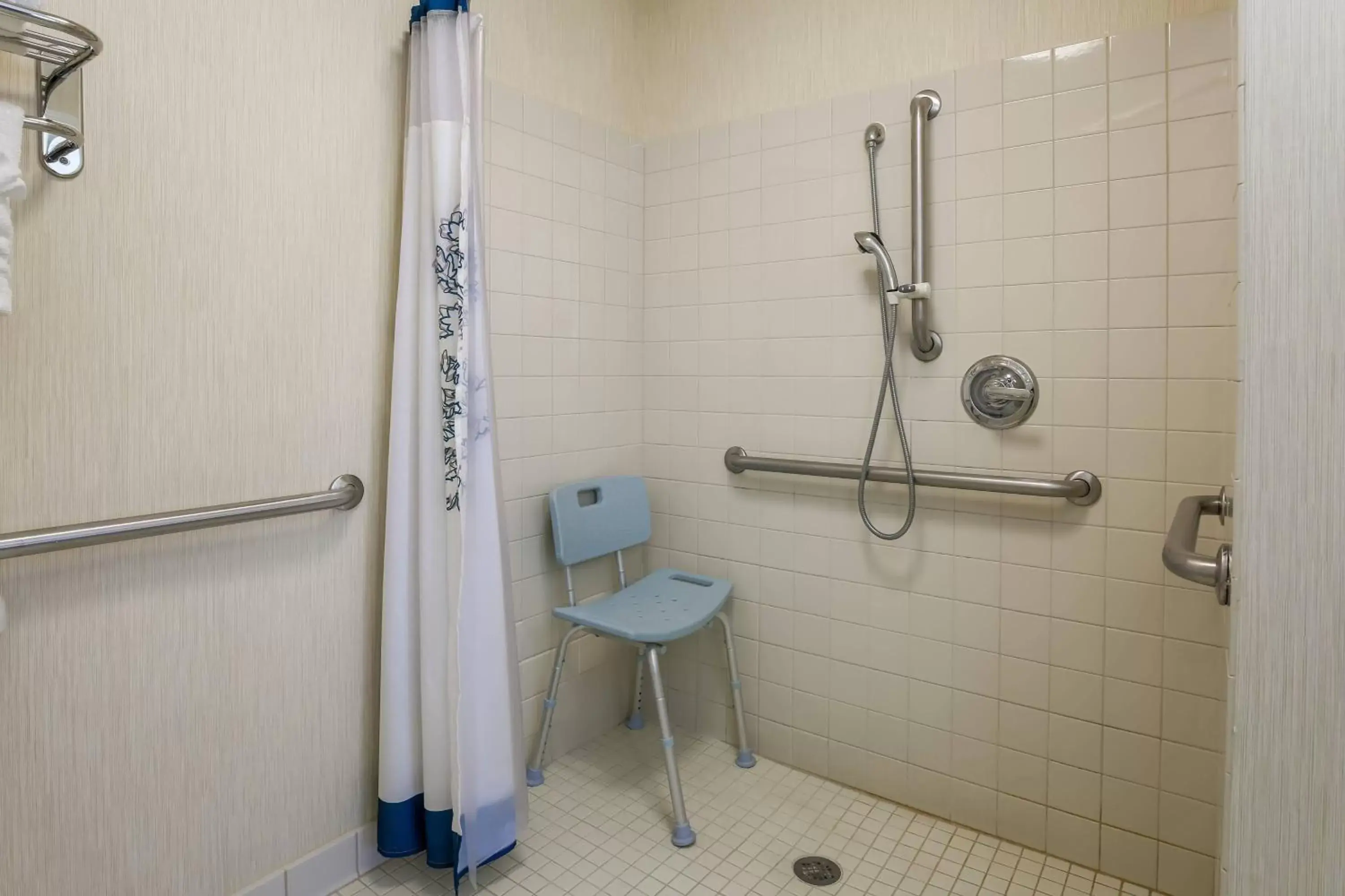 Bathroom in Residence Inn Potomac Mills Woodbridge