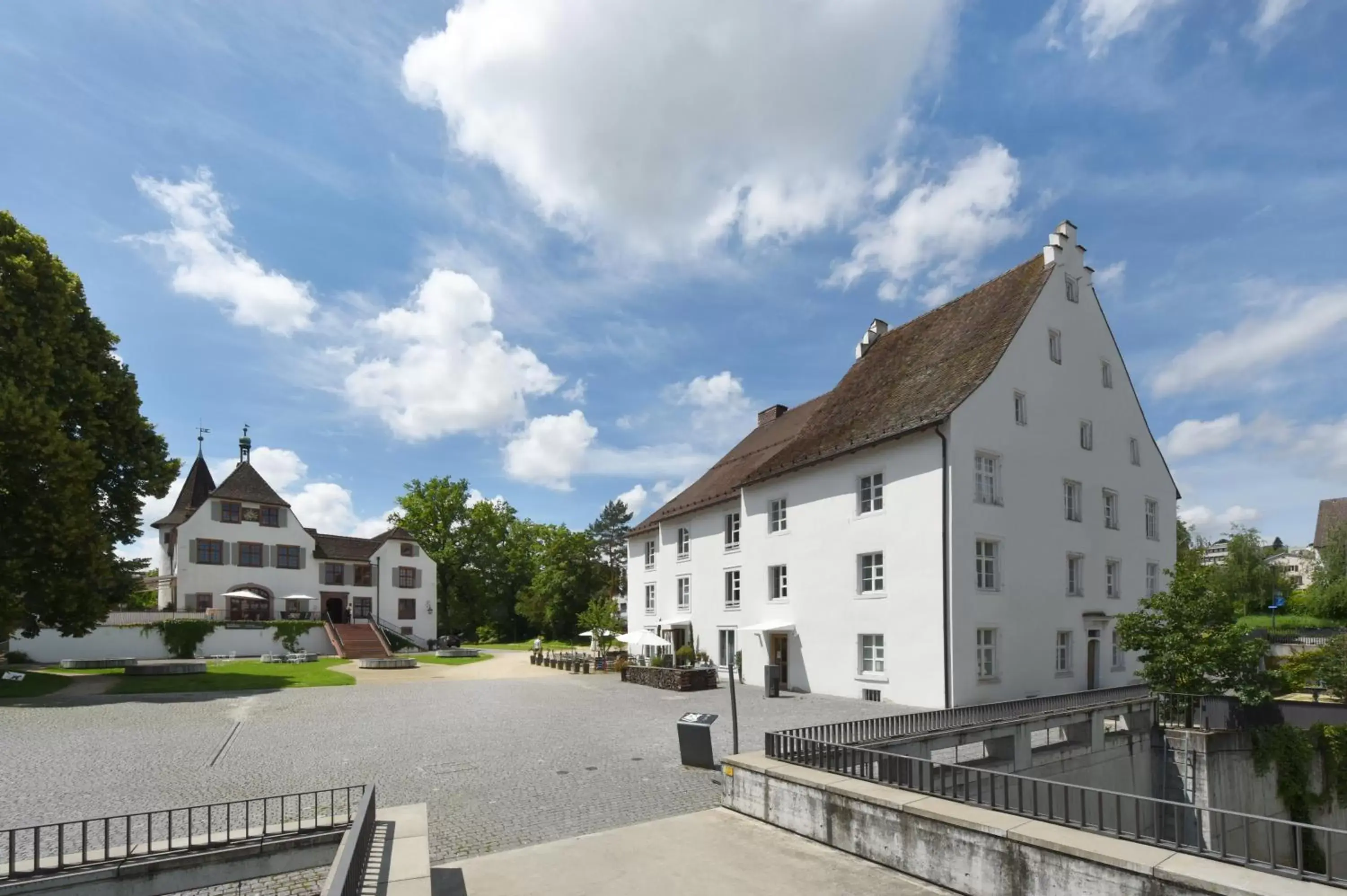 Facade/entrance, Property Building in Hotel im Schlosspark