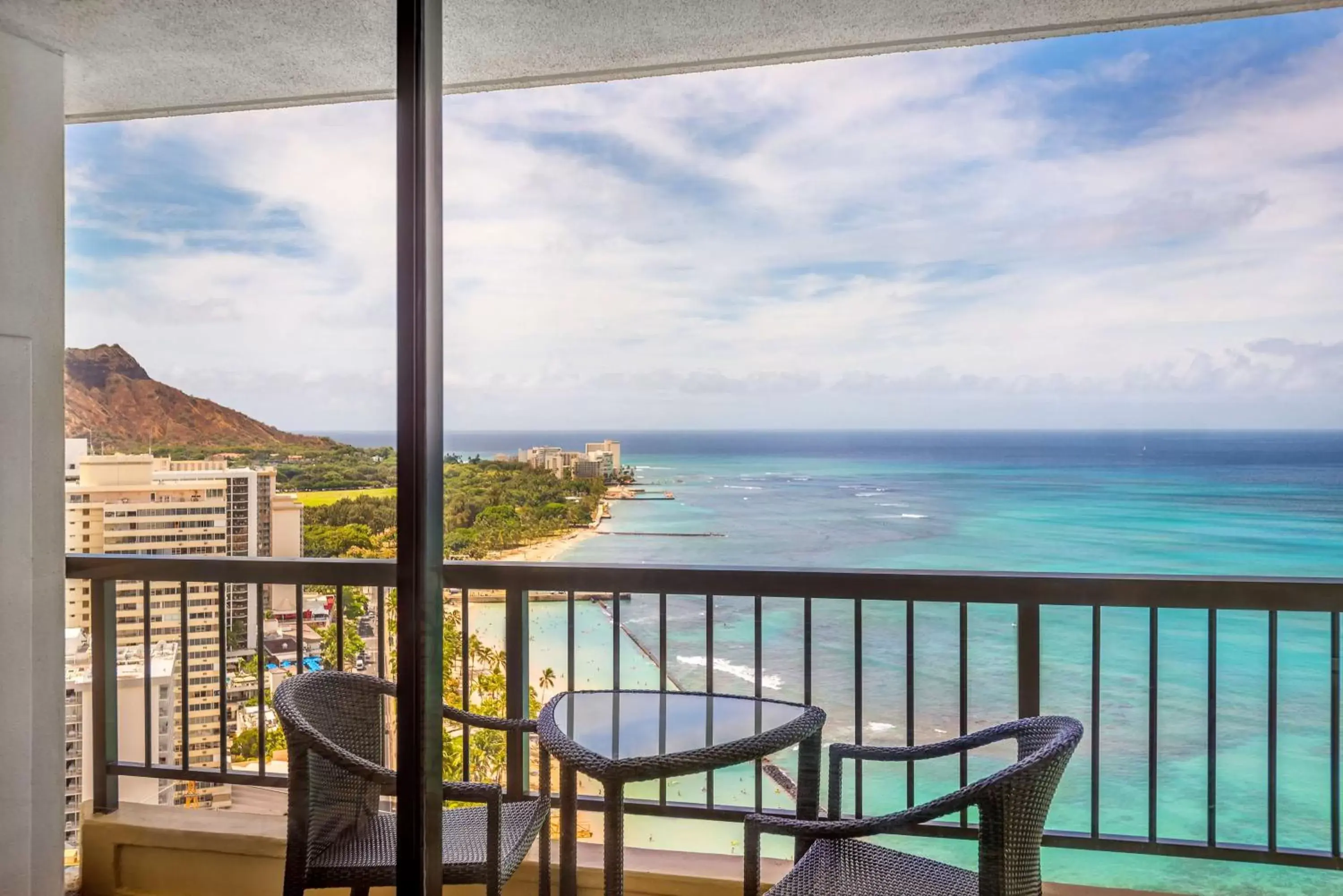 Bedroom, Balcony/Terrace in Hyatt Regency Waikiki Beach Resort & Spa