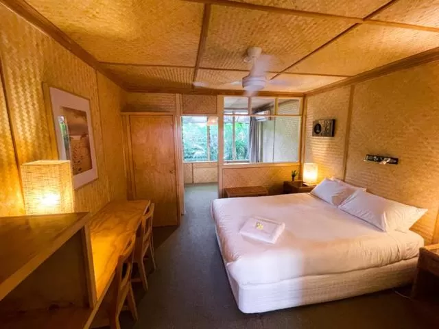 Bed in Tallow Beach Motel