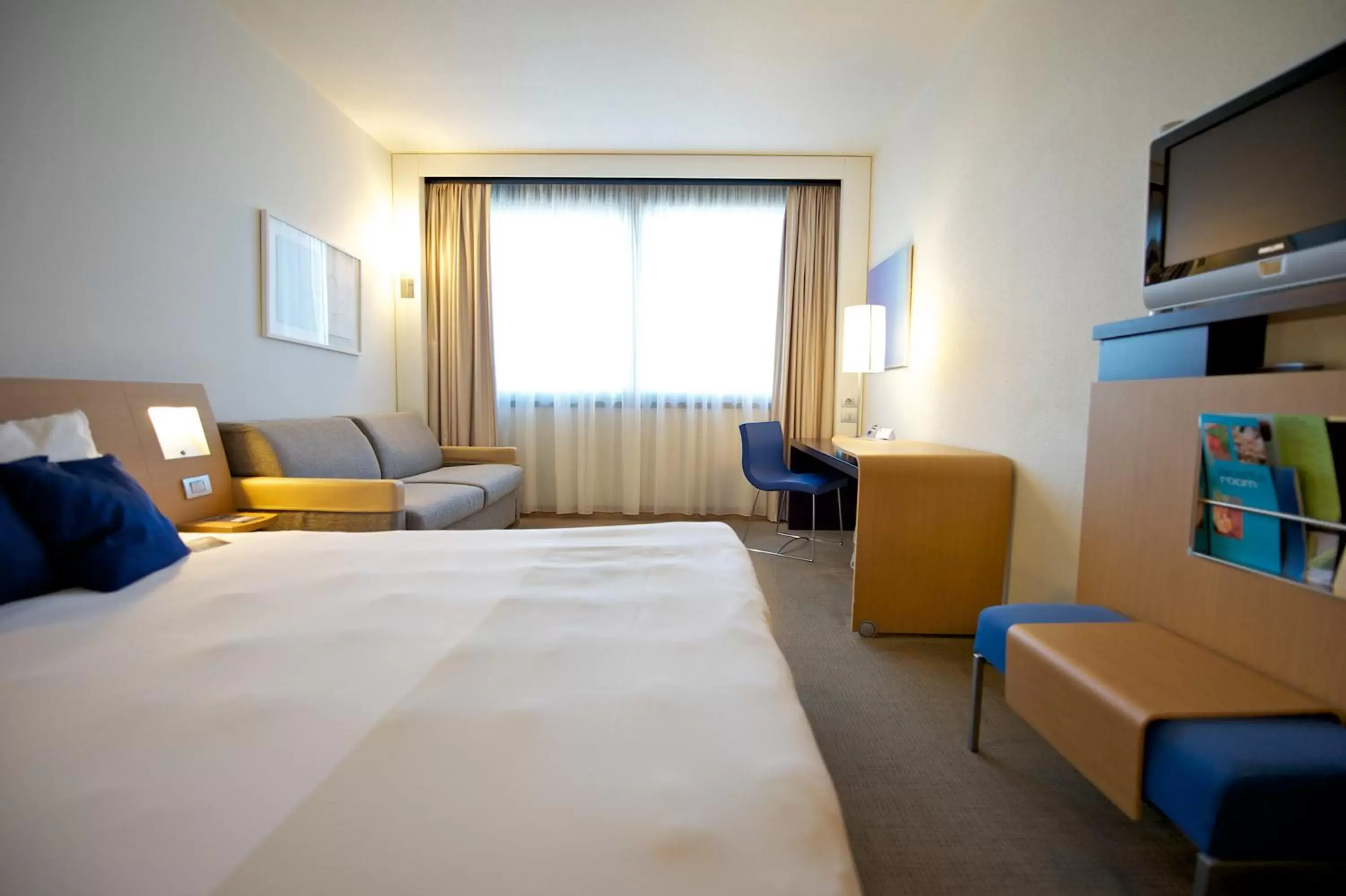 Standard Double Room with Sofa Bed in Hotel Novotel Genova City
