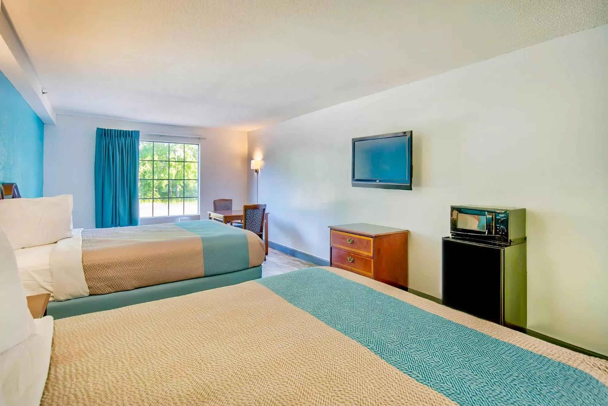 Bed in Motel 6-Grand Rivers, KY