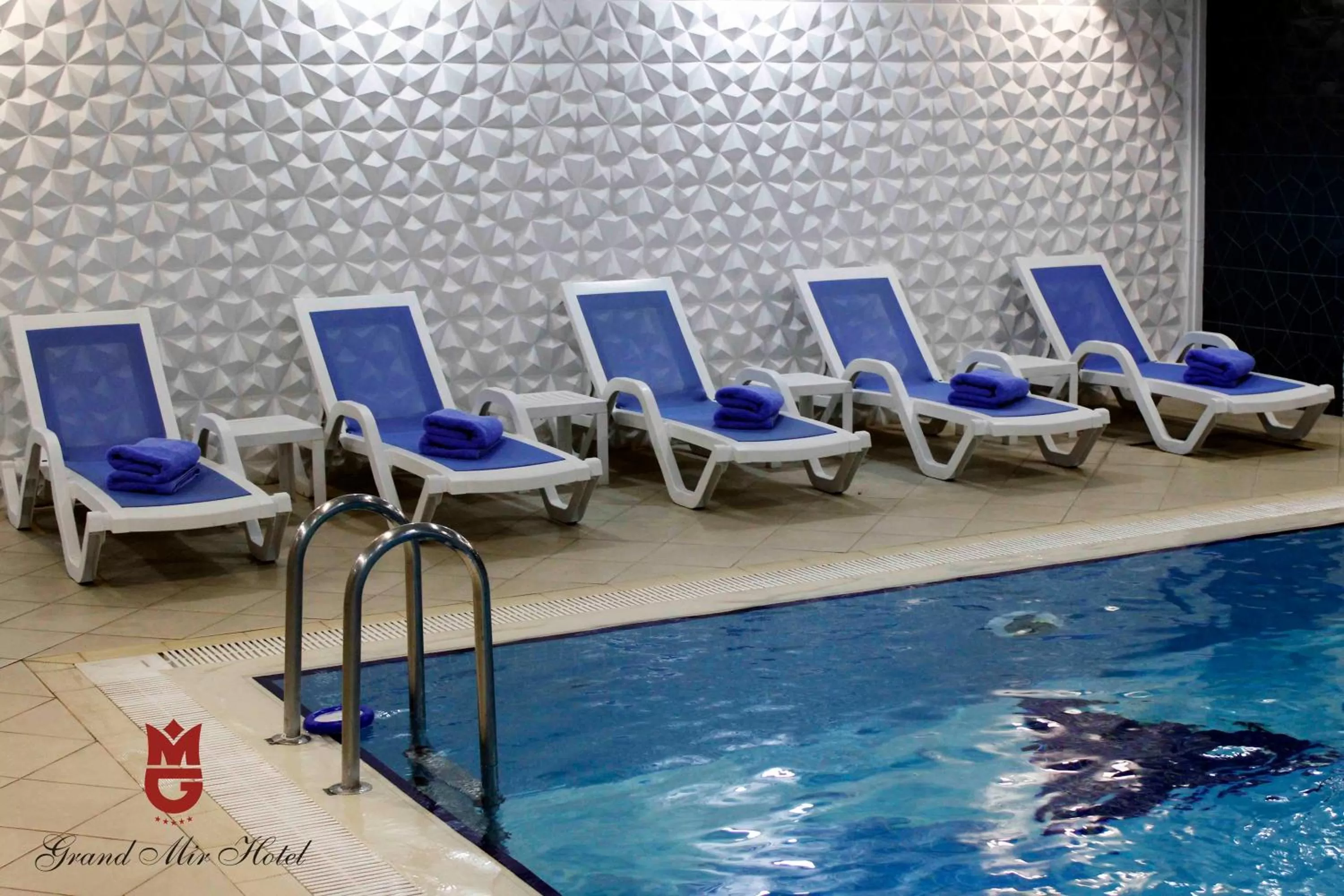 Swimming pool in Grand Mir Hotel