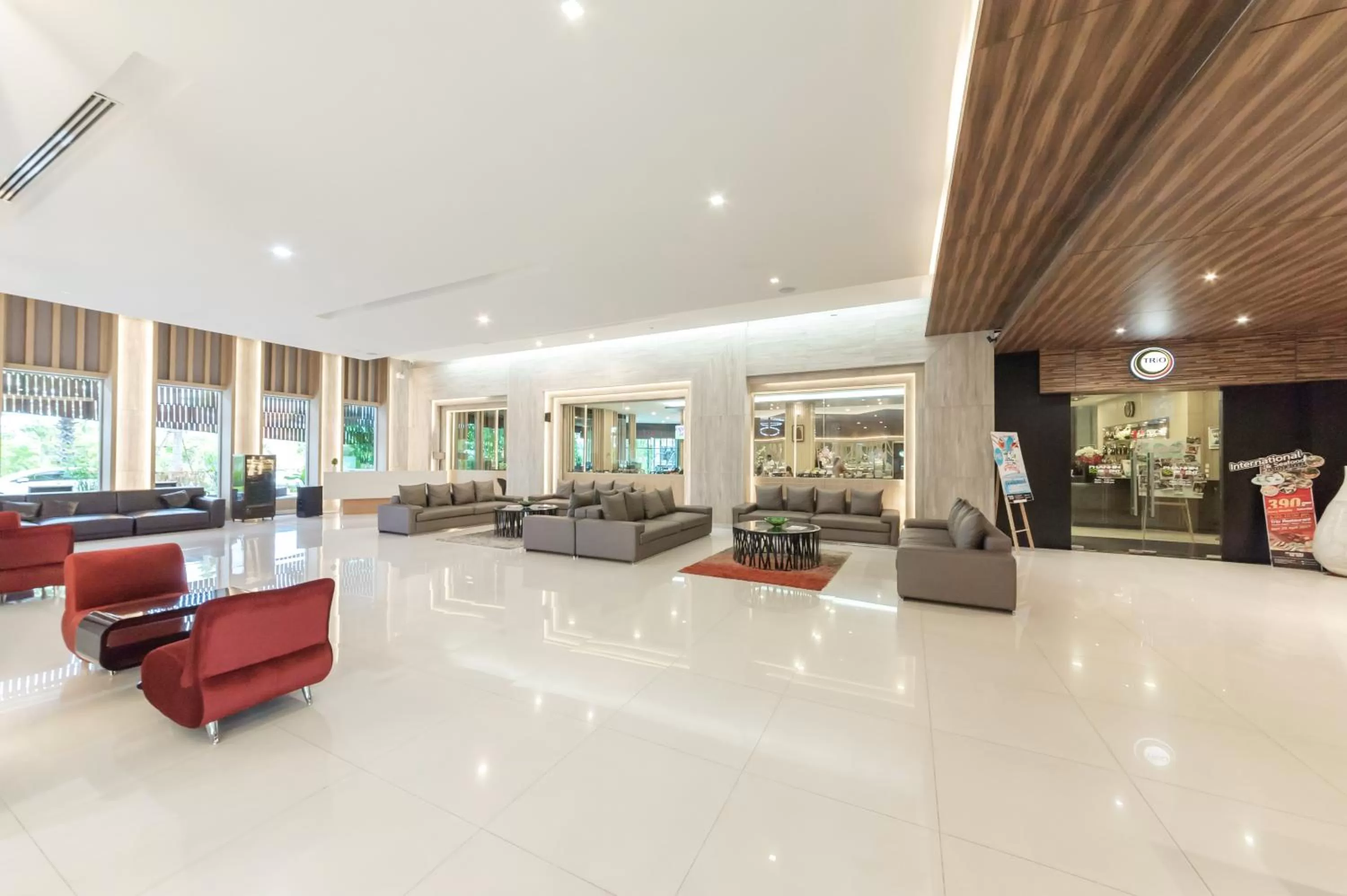Lobby or reception in Eastpana Hotel - SHA Extra Plus