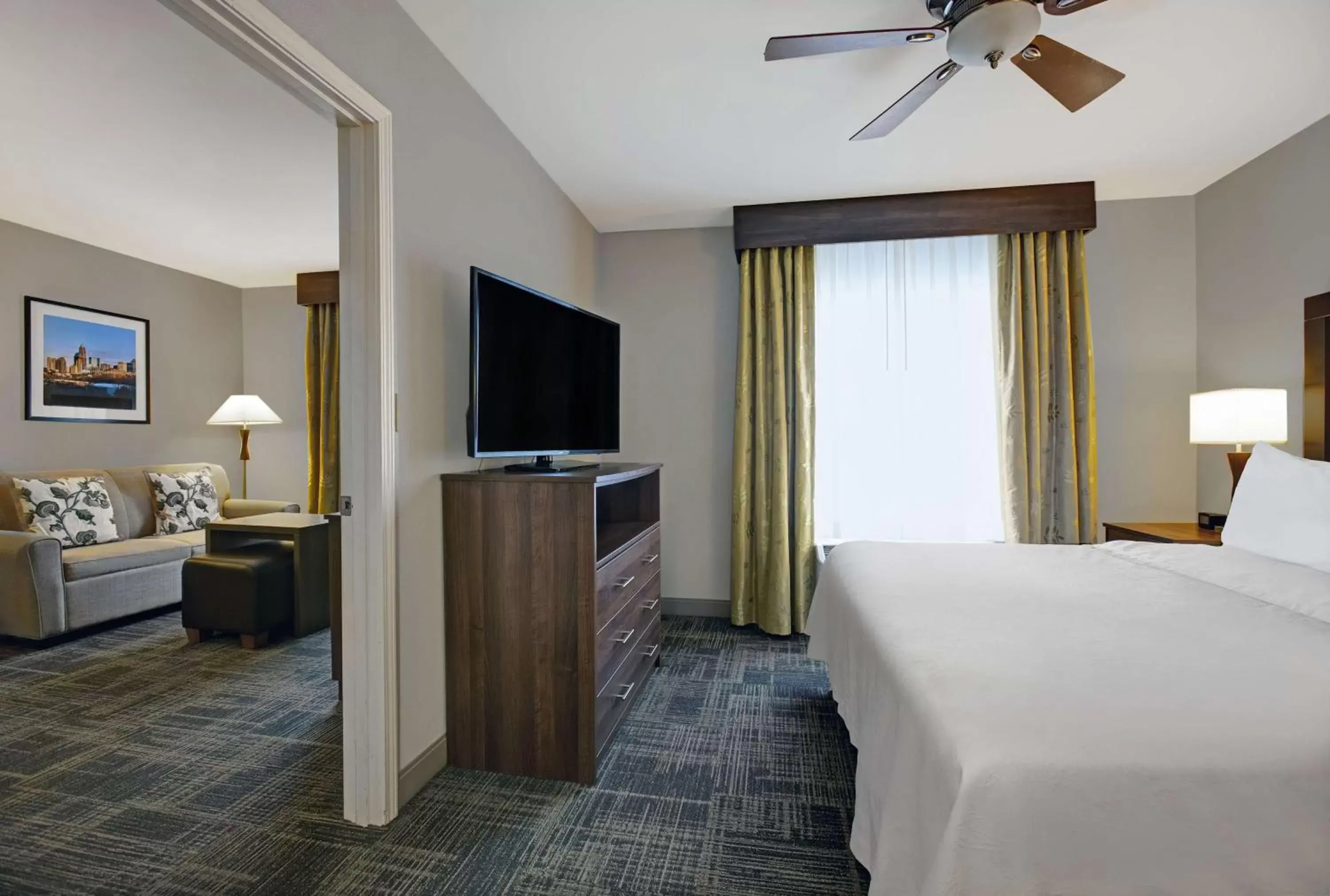 Bed, TV/Entertainment Center in Homewood Suites Charlotte Ayrsley