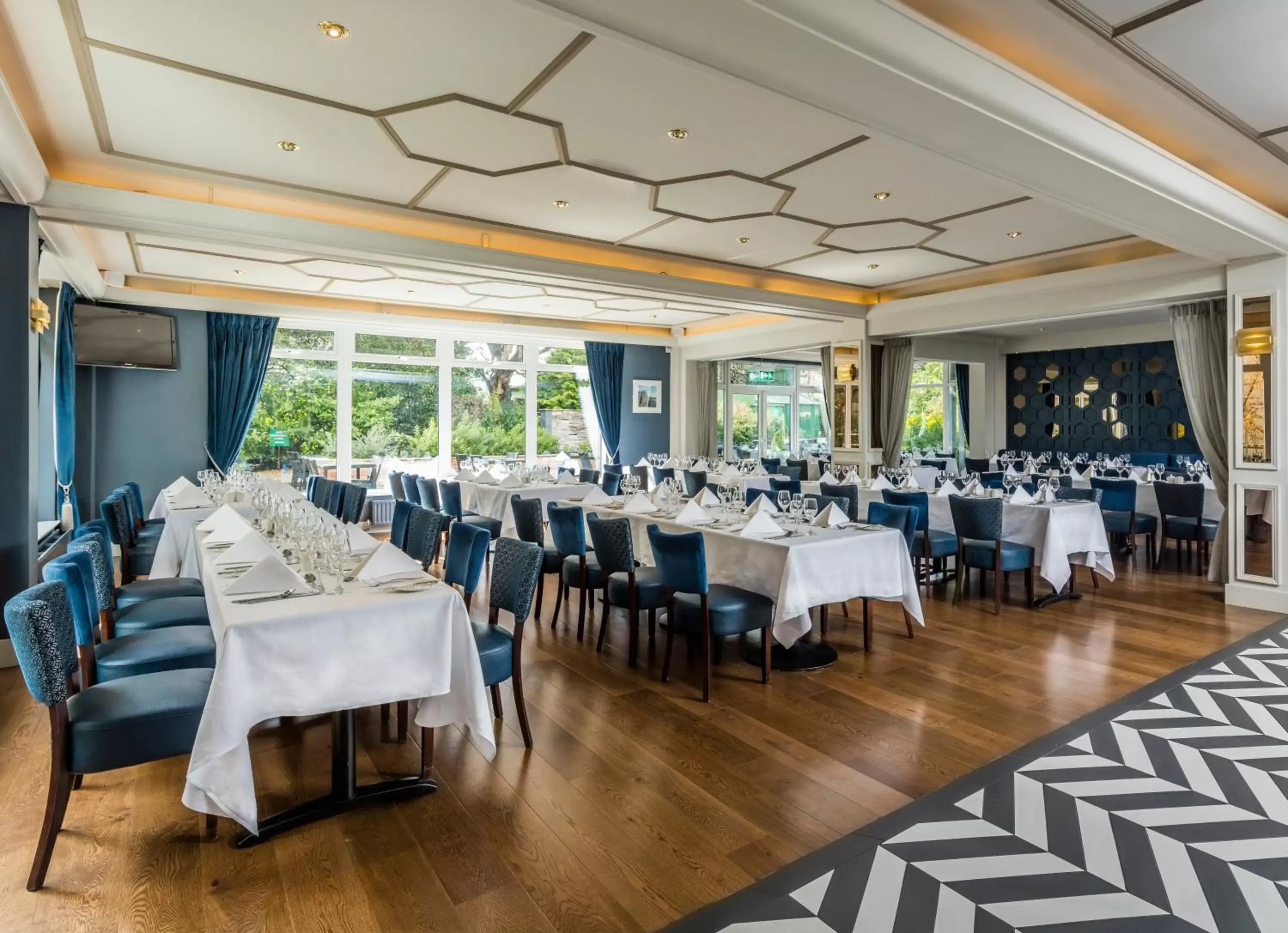 Restaurant/Places to Eat in Sandymount Hotel