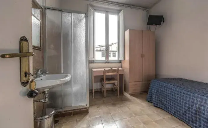 Photo of the whole room, Bathroom in Hotel Aldobrandini
