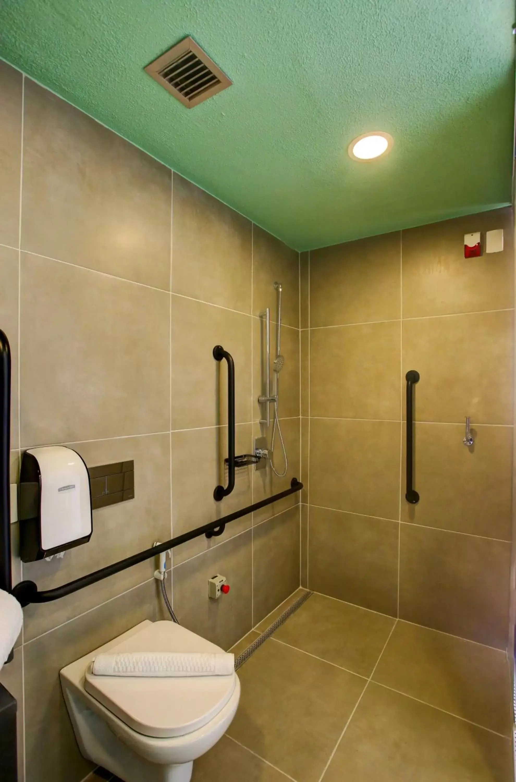 Shower, Bathroom in ibis budget Tambore