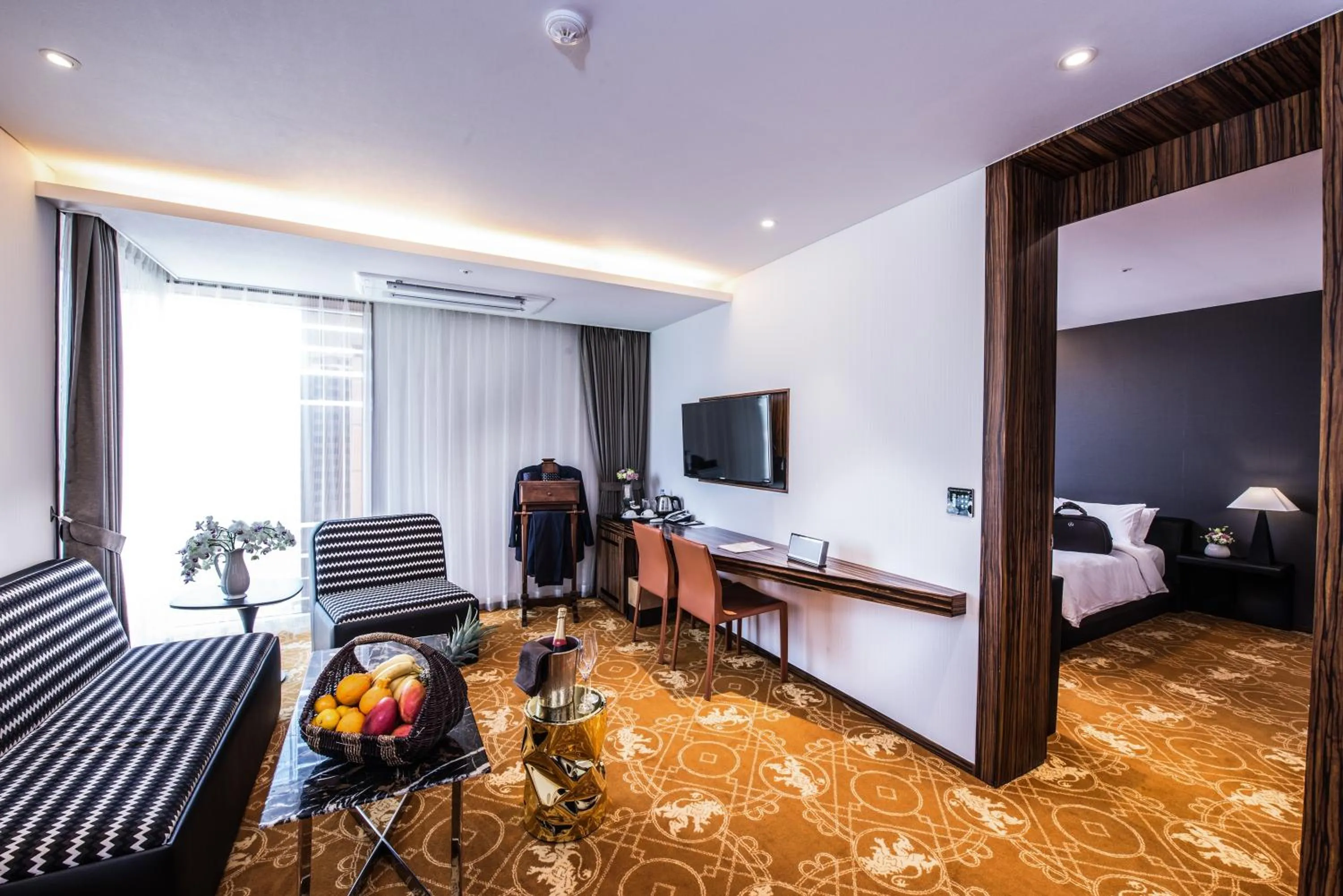 Living room, Bed in Hotel Leo