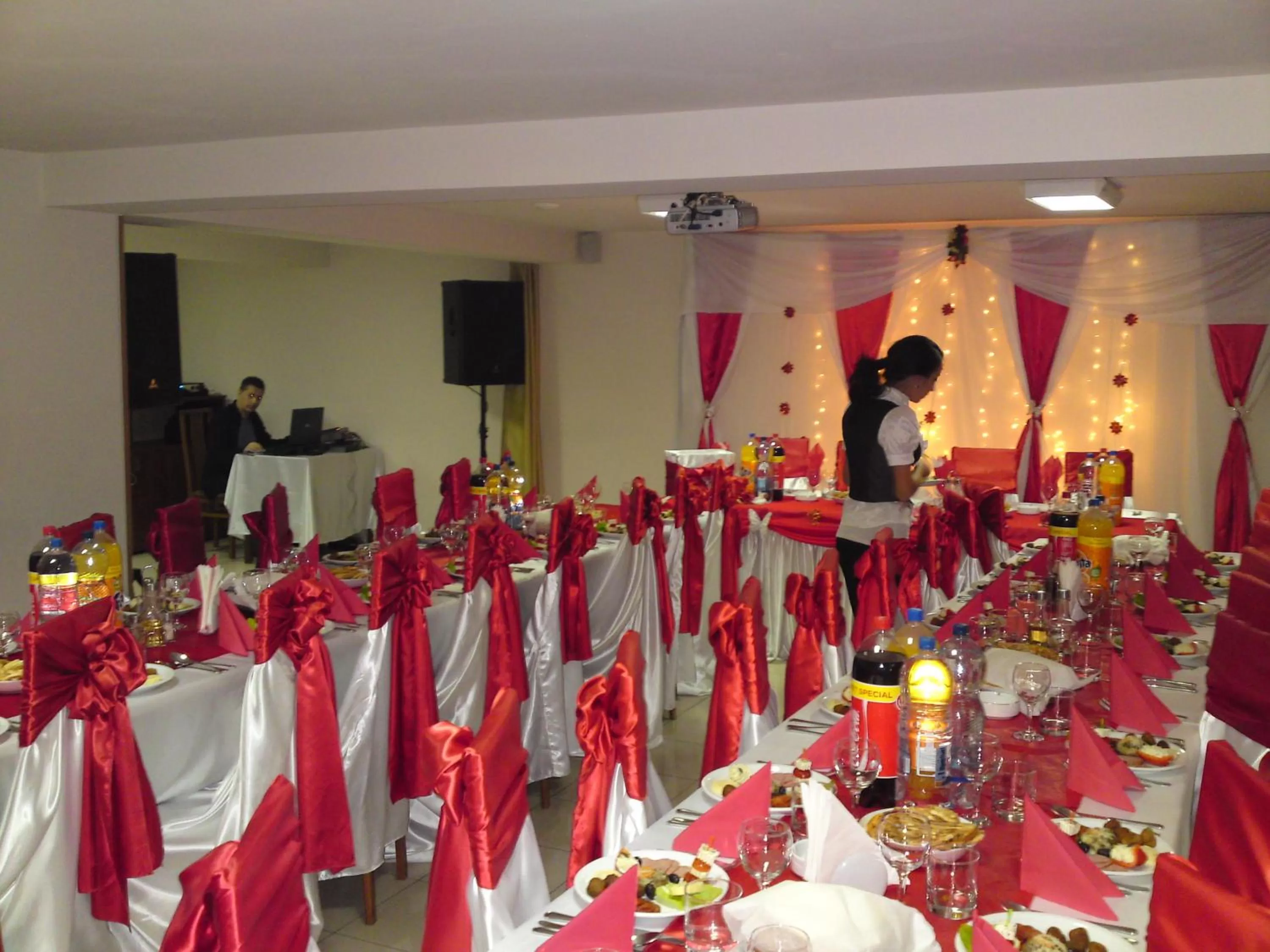 Restaurant/places to eat in Hotel Iris