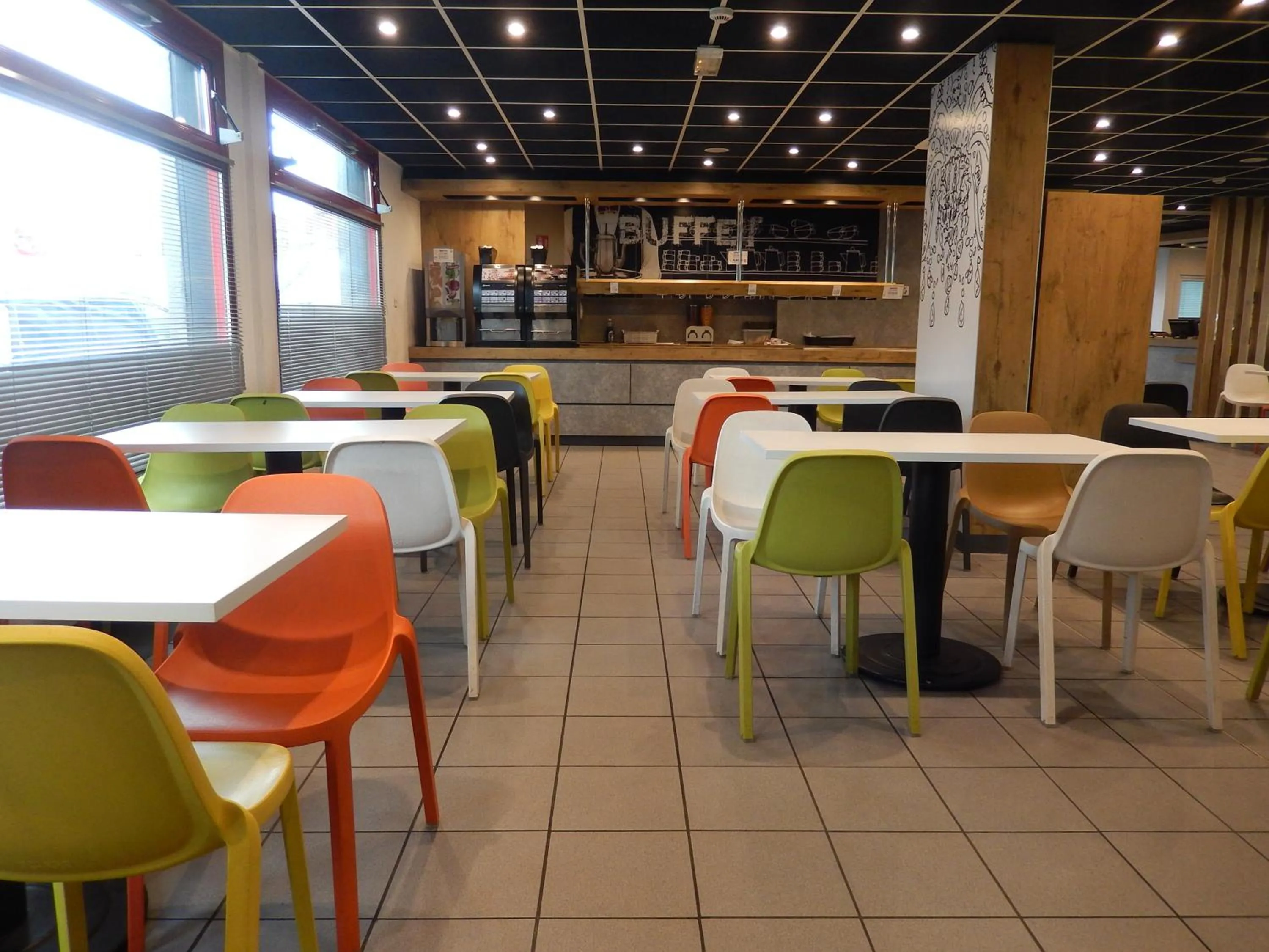 Restaurant/places to eat in ibis budget Paris Porte d'Italie Est