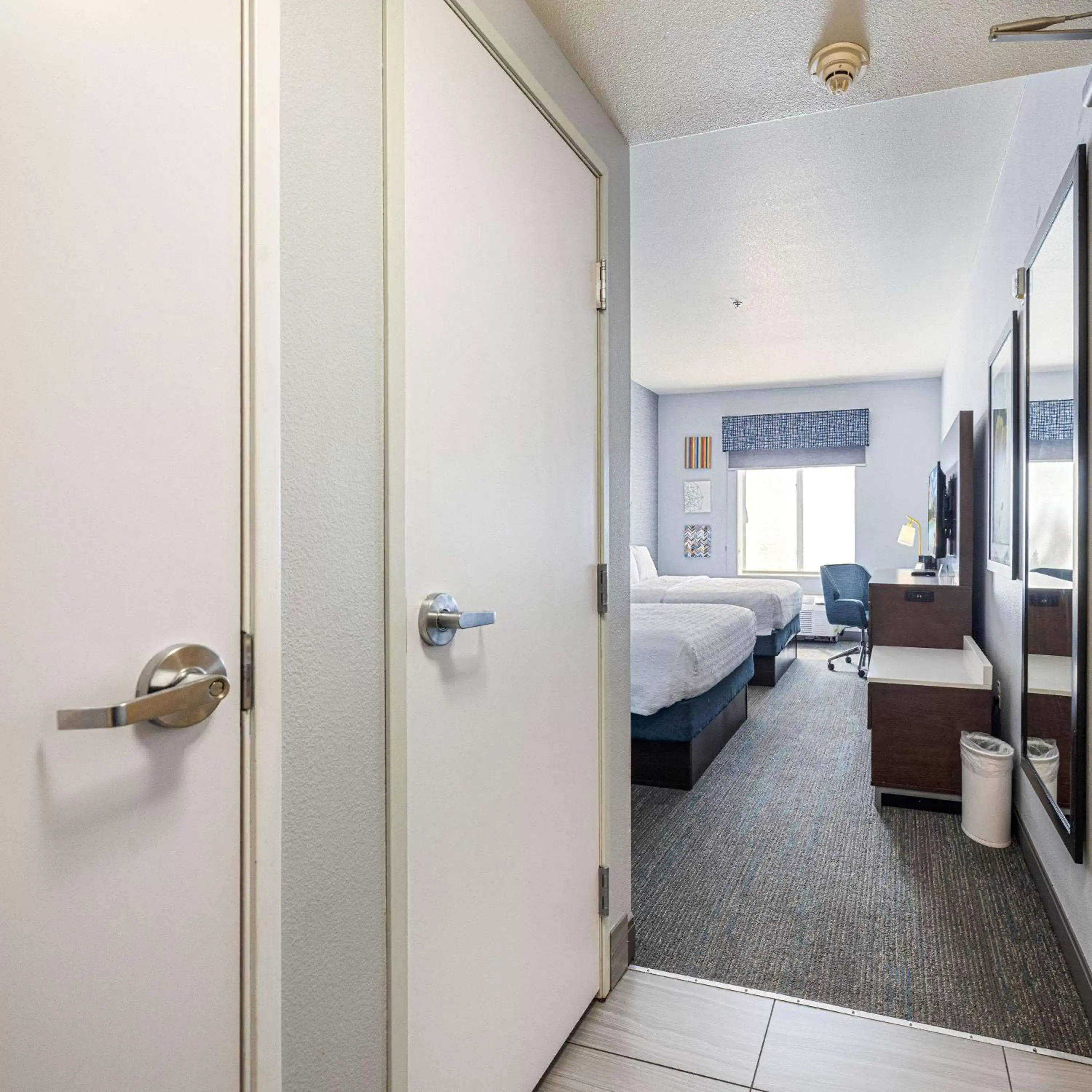 Bedroom, Bathroom in Hampton Inn & Suites Modesto - Salida