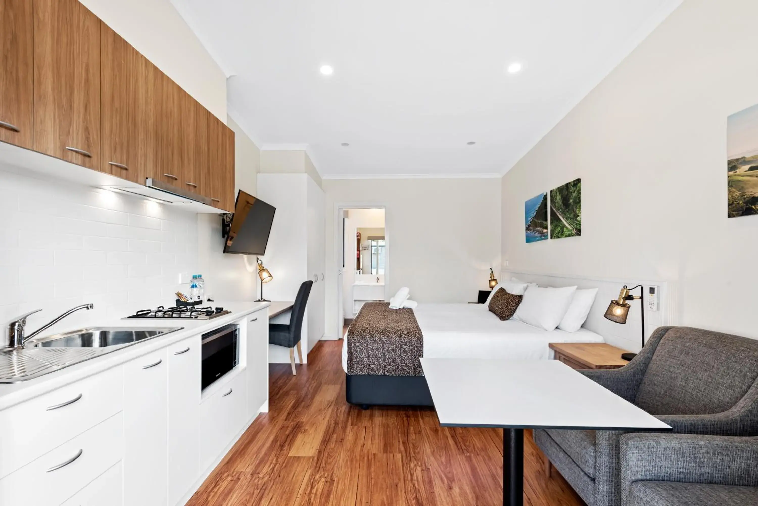 Bed, Kitchen/Kitchenette in Discovery Parks - Melbourne