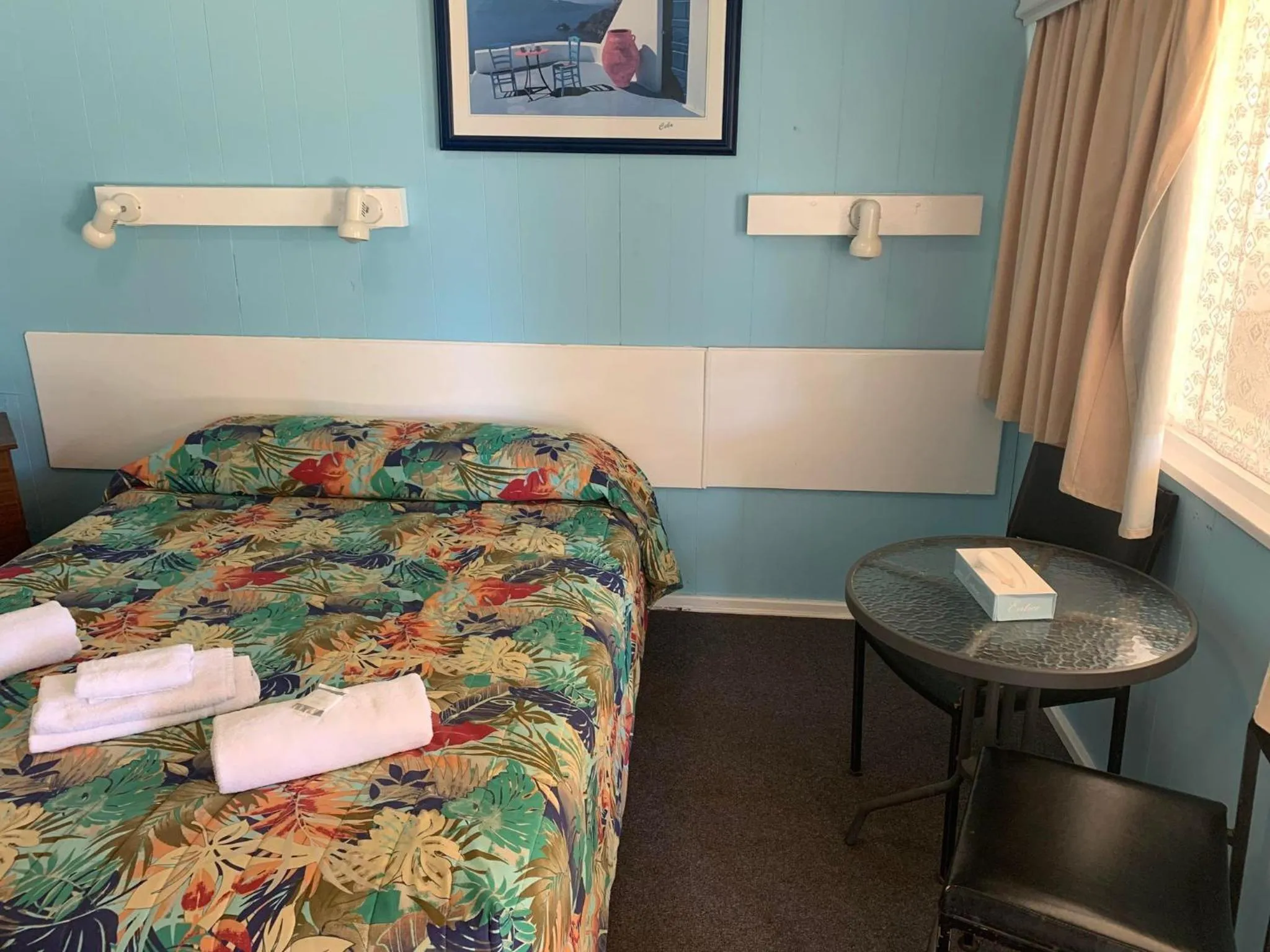 Double Room in Outback Quarters Motel Hay and Restaurant