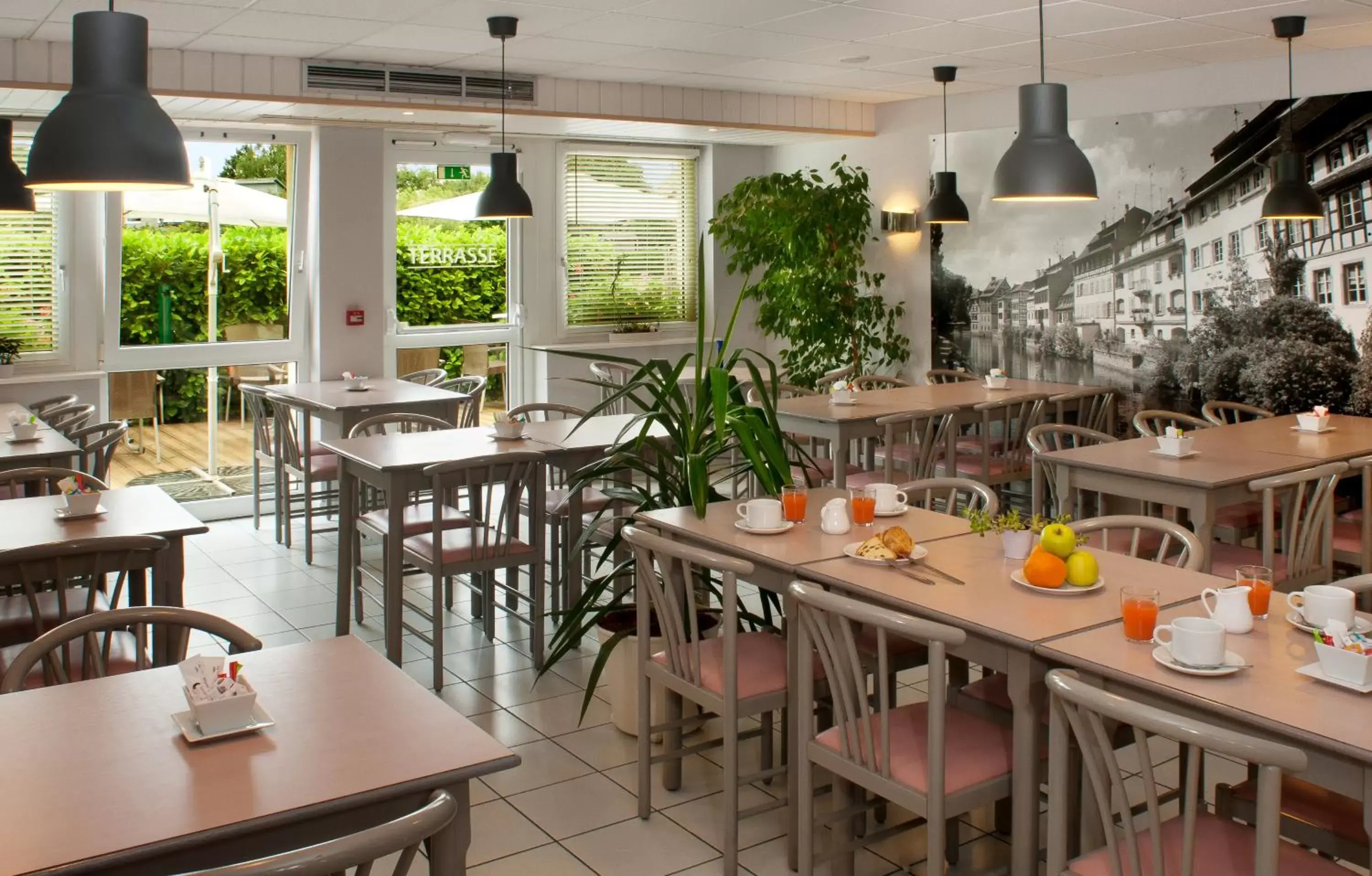 Breakfast, Restaurant/Places to Eat in Als Hôtel