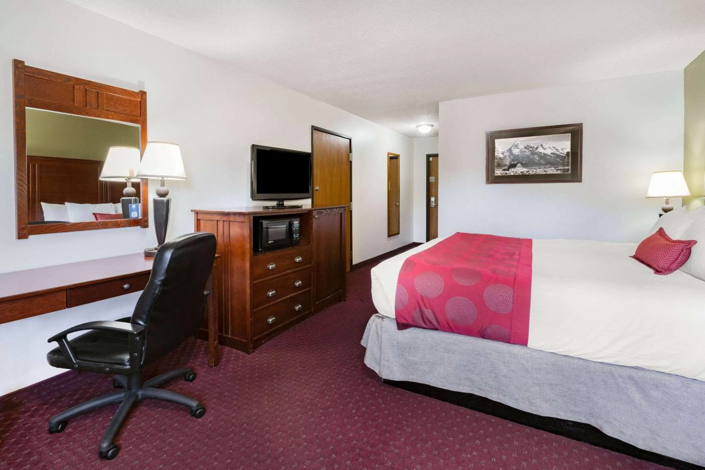 Photo of the whole room, Bed in Baymont by Wyndham Bozeman