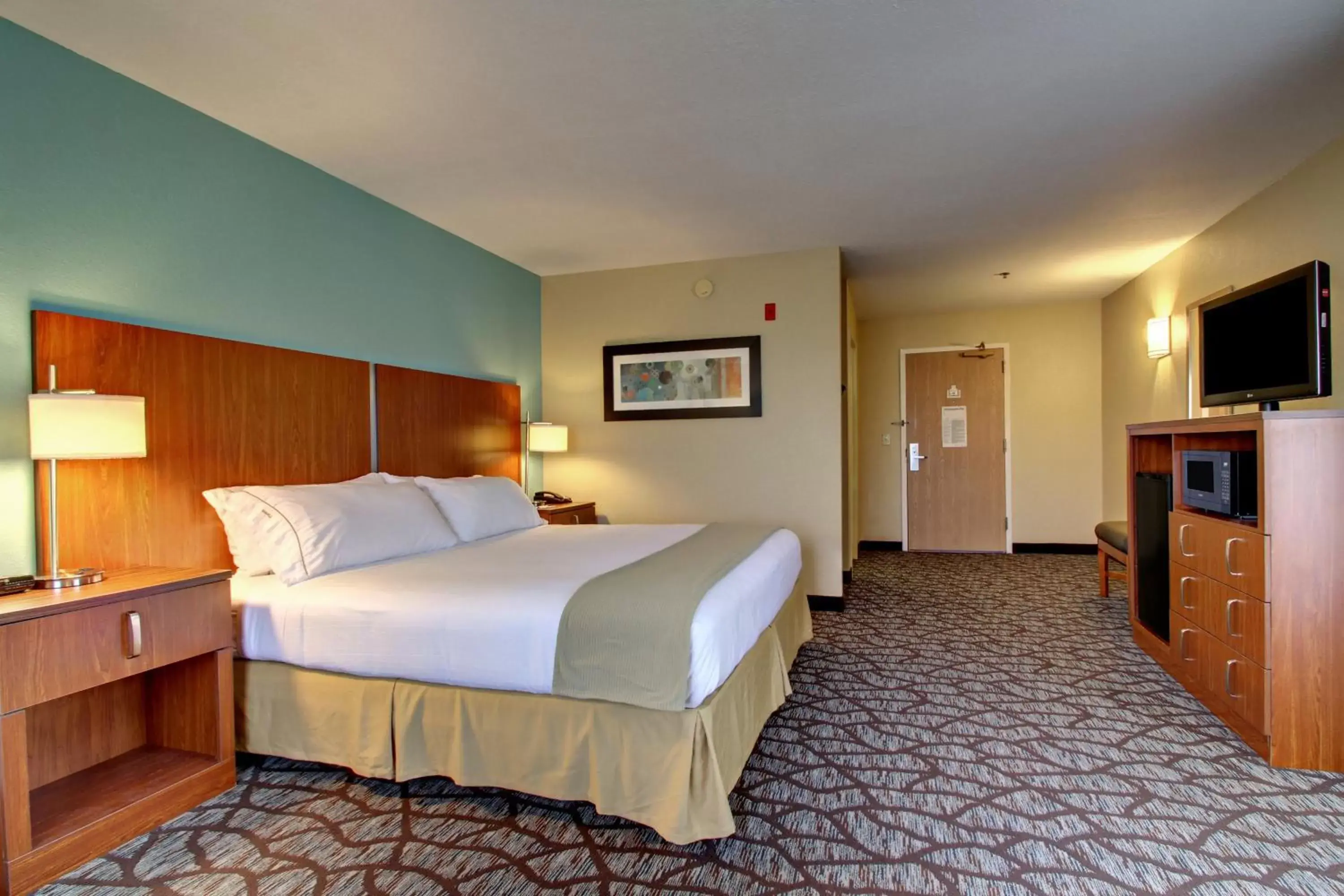 Photo of the whole room, Bed in Holiday Inn Express & Suites Jacksonville South - I-295, an IHG Hotel