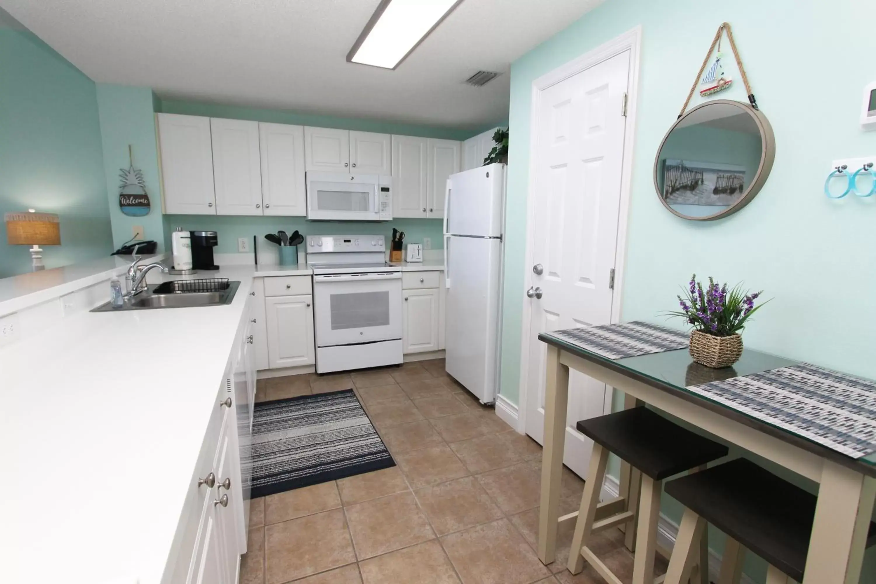 Kitchen or kitchenette, Kitchen/Kitchenette in Majestic Beach Resort, Panama City Beach, Fl