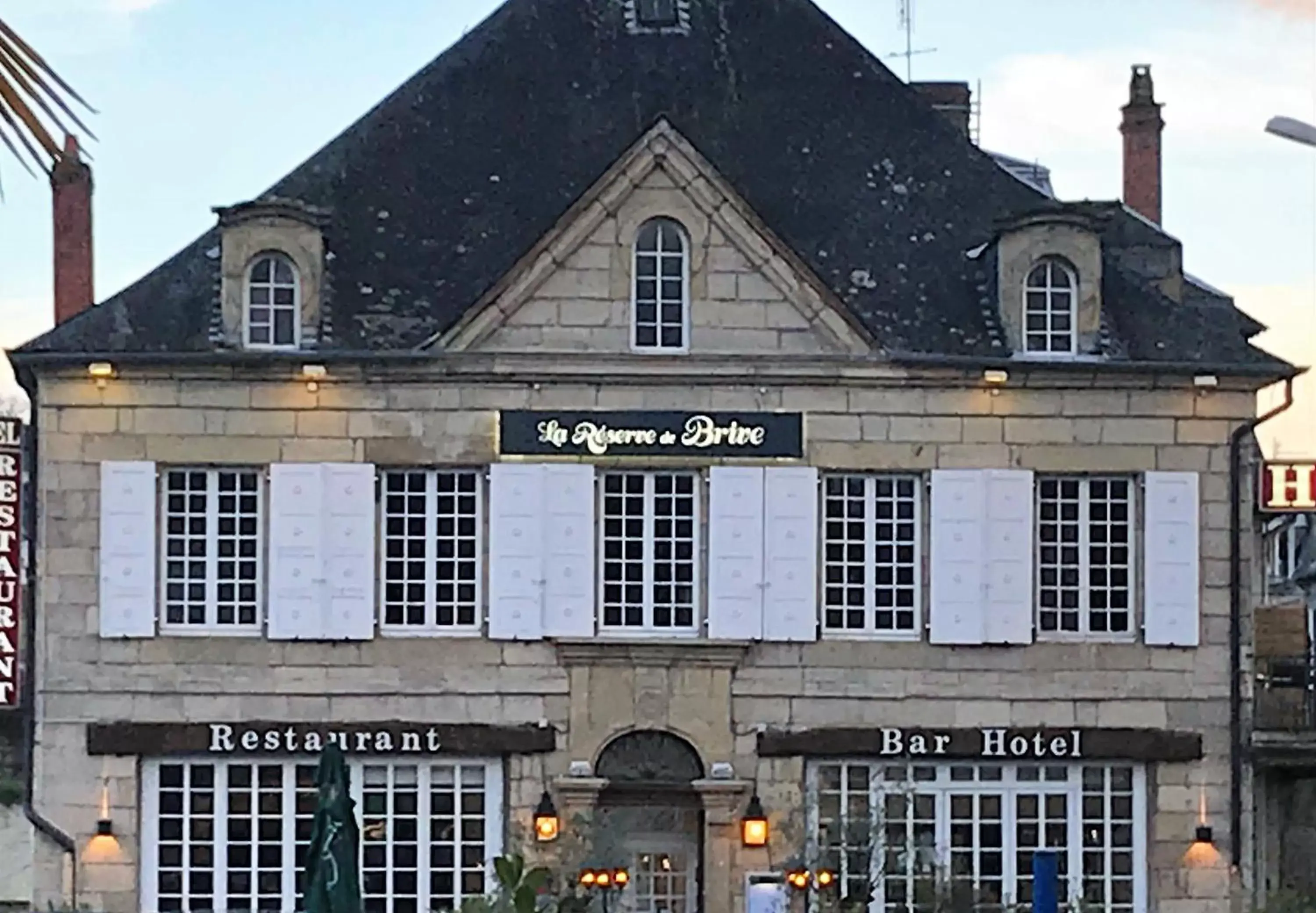 Facade/entrance, Property Building in Hôtel La Réserve de Brive