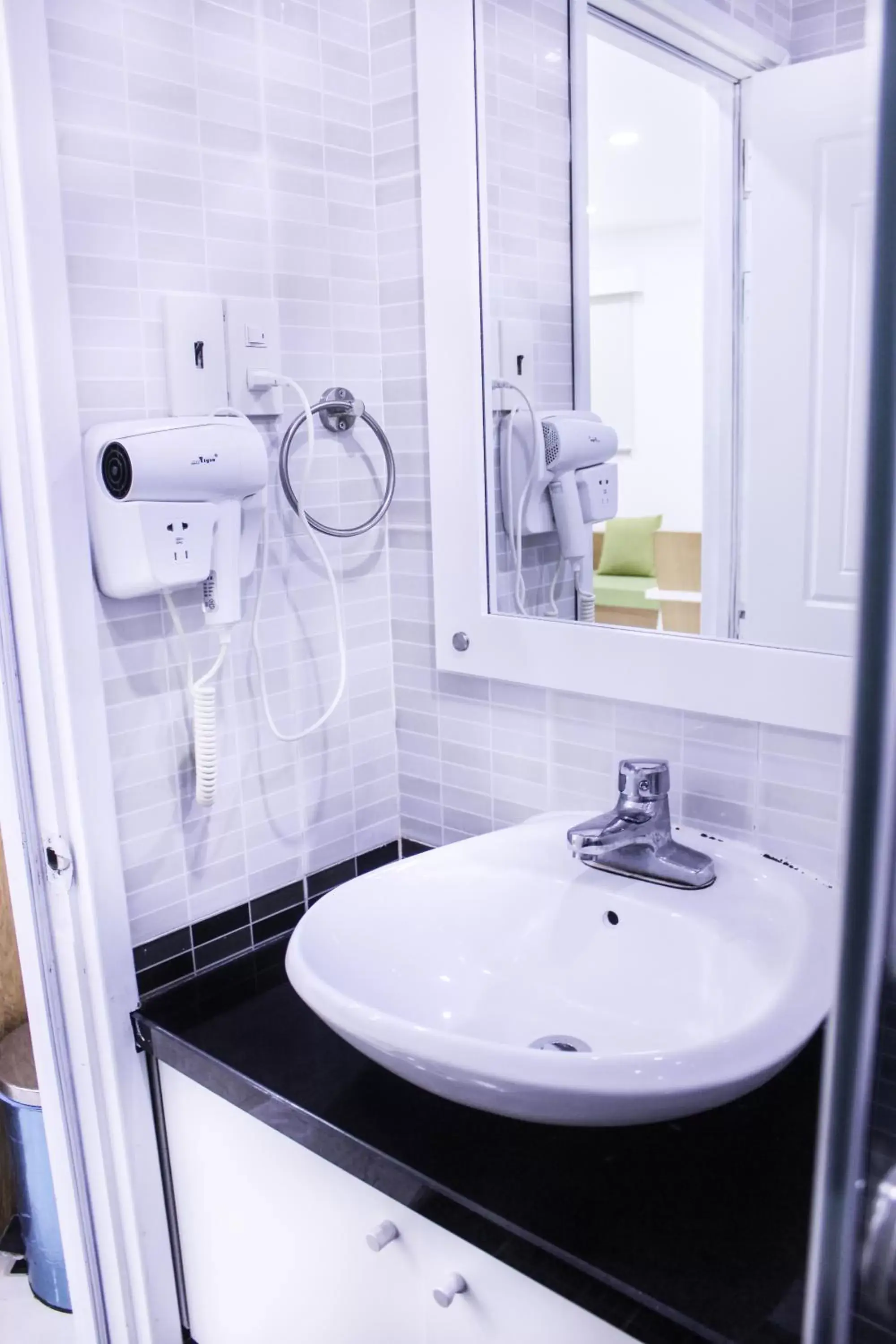 Shower, Bathroom in Gold Ocean Apartment