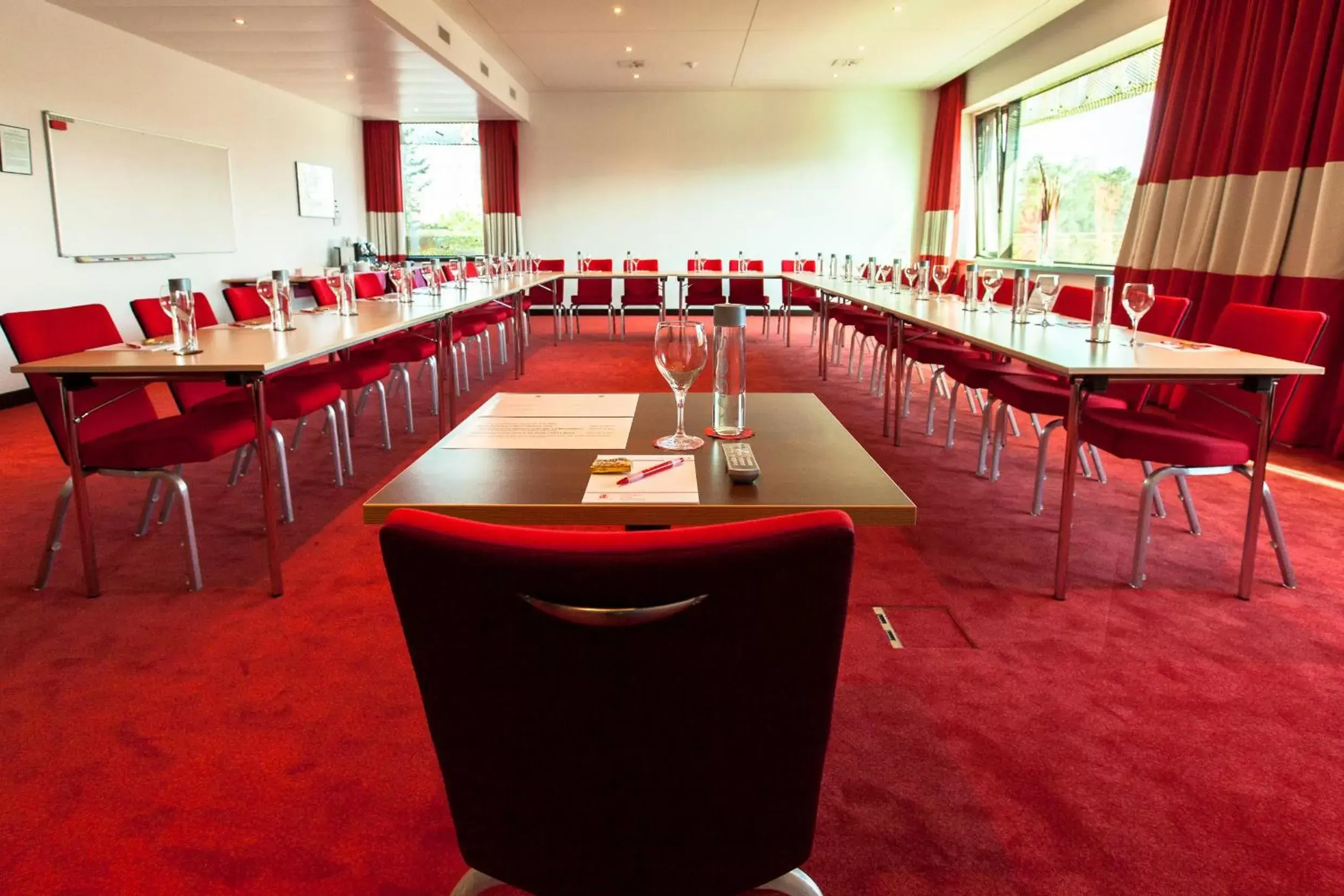 Business facilities in Airport Hotel Basel - Convenient & Friendly