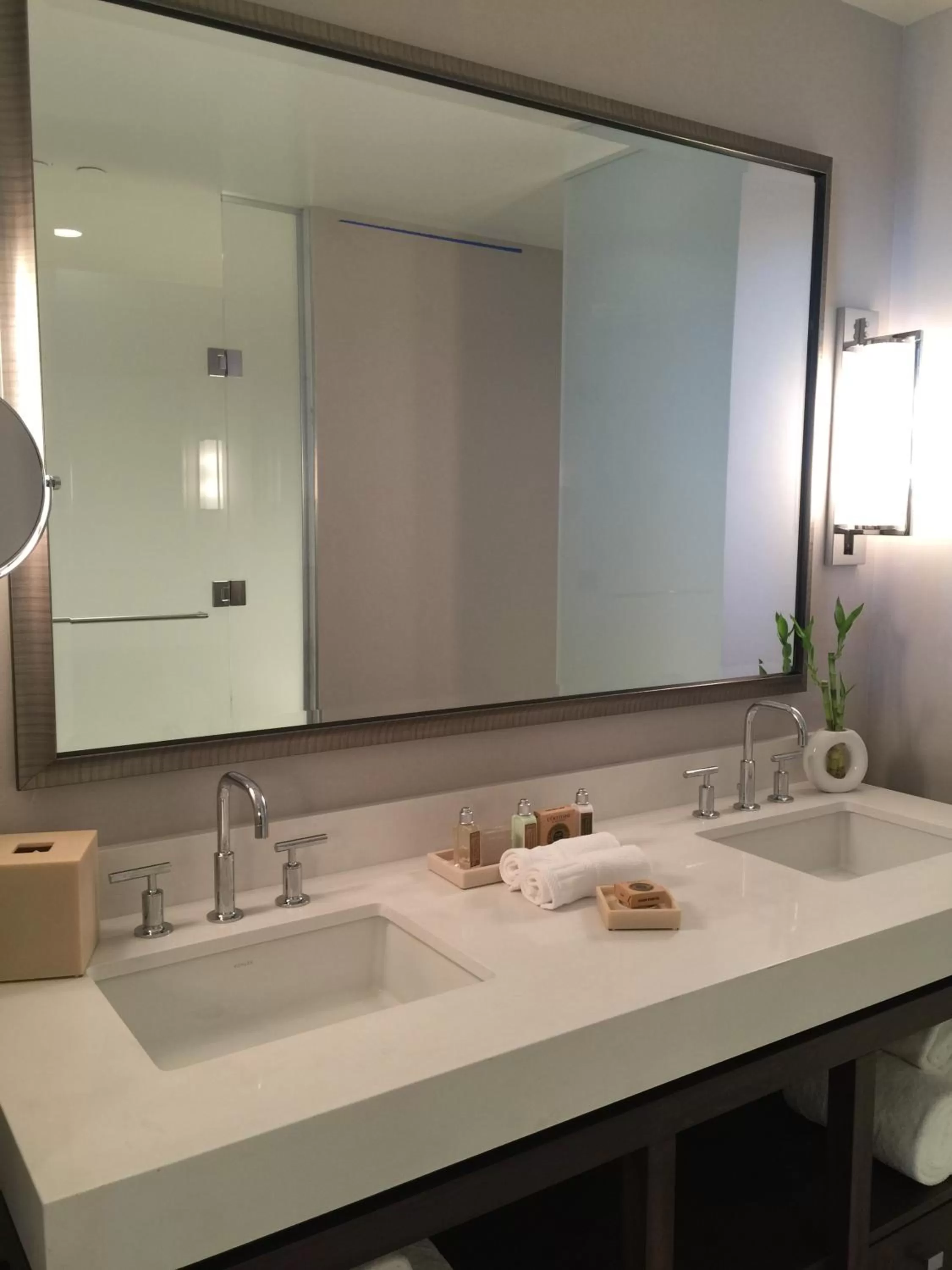 Bathroom in Parkwest Bicycle Casino