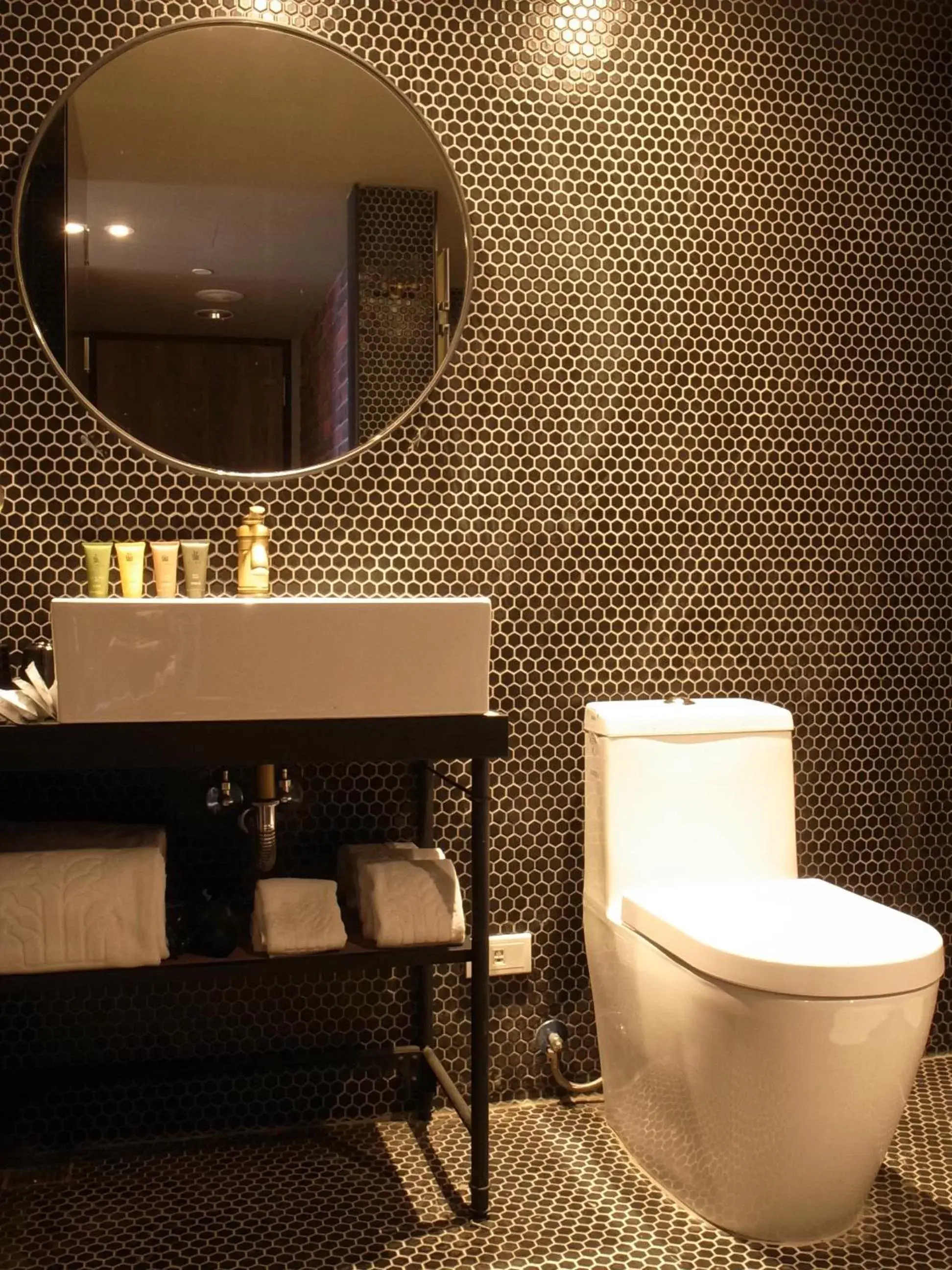 Toilet in City Suites - Kaohsiung Pier2 Toilet in City Suites - Kaohsiung Pier2