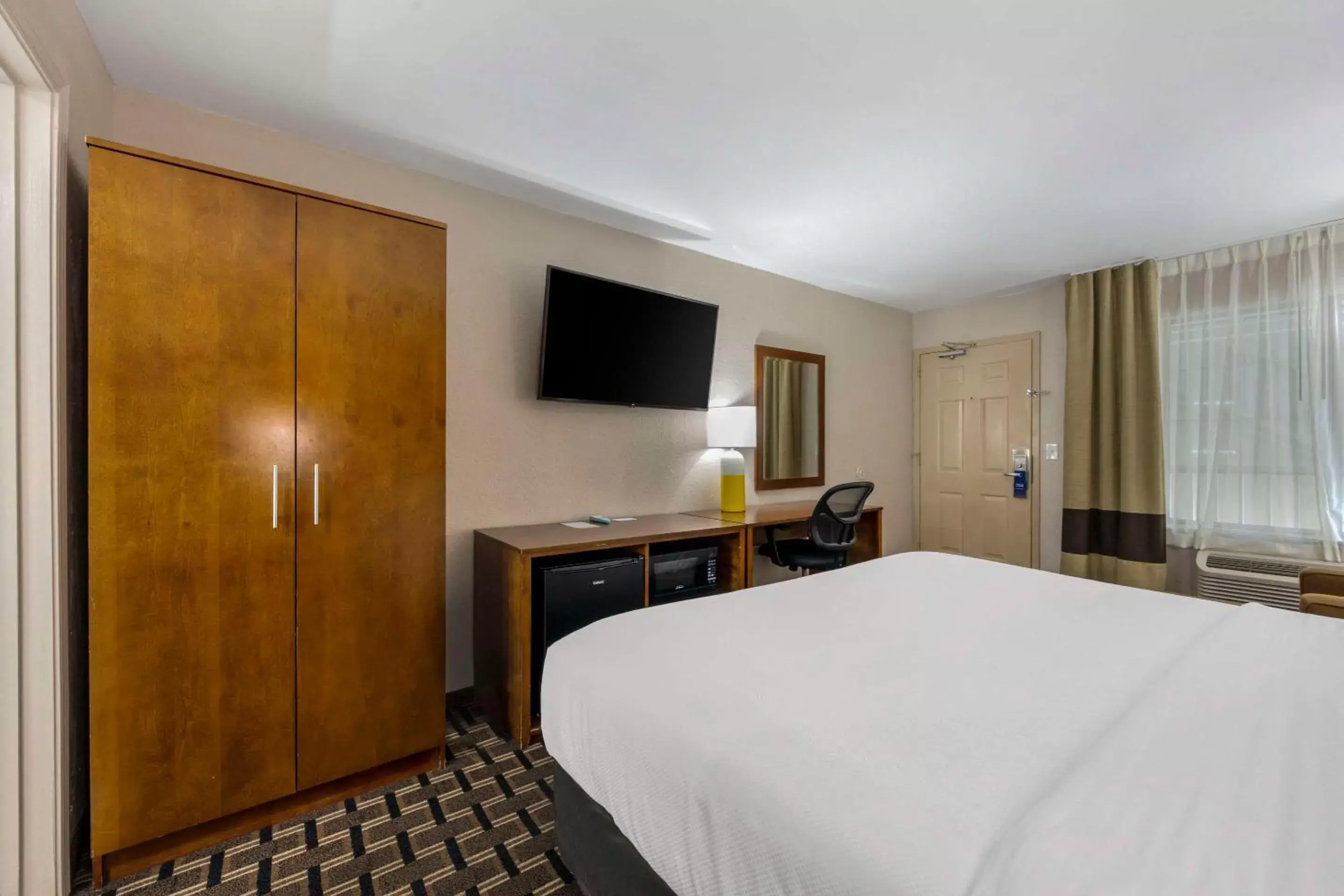 Bedroom, Bed in Comfort Inn Downtown Nashville - Music City Center