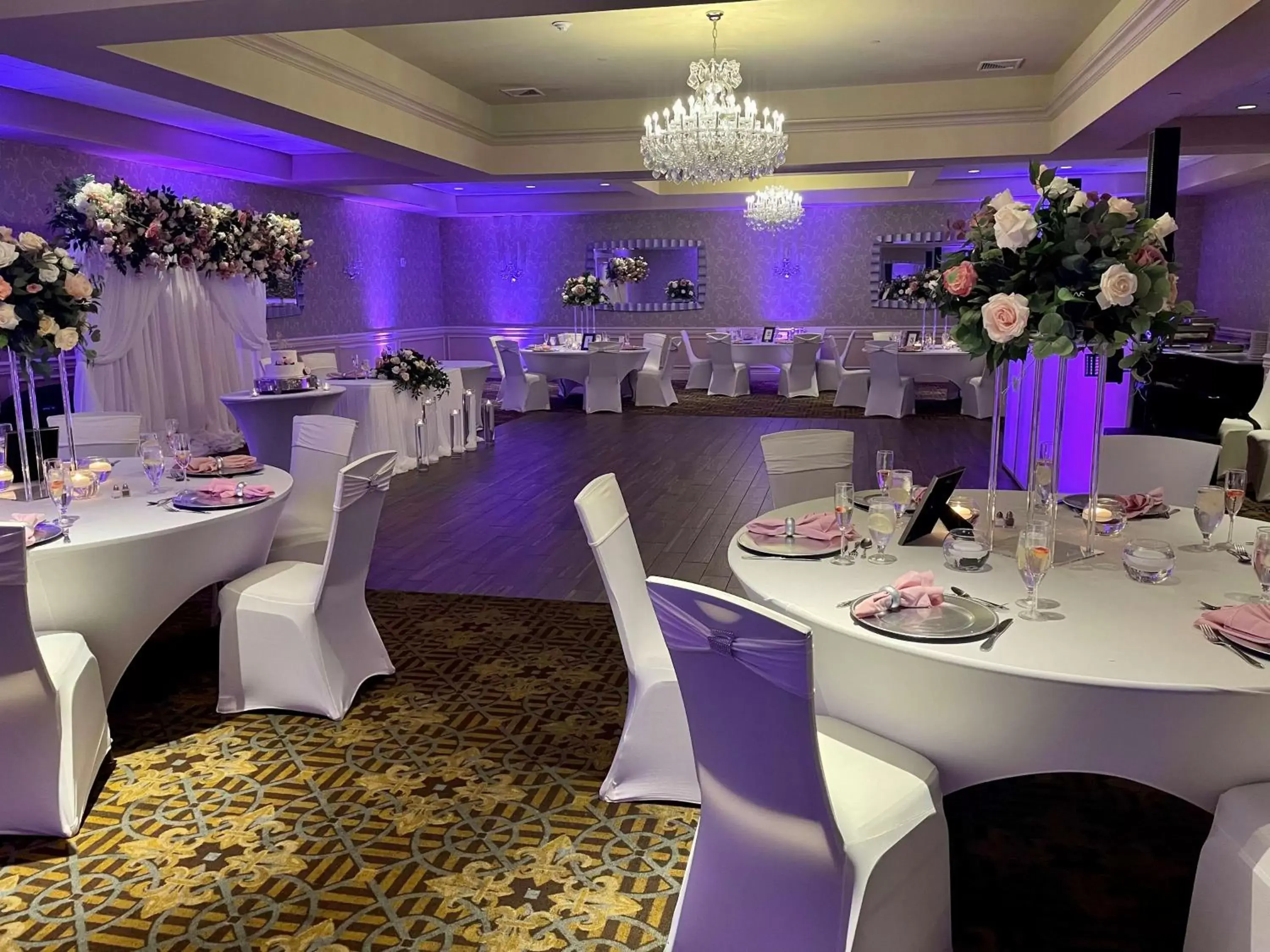wedding, Restaurant/Places to Eat in Radisson Freehold