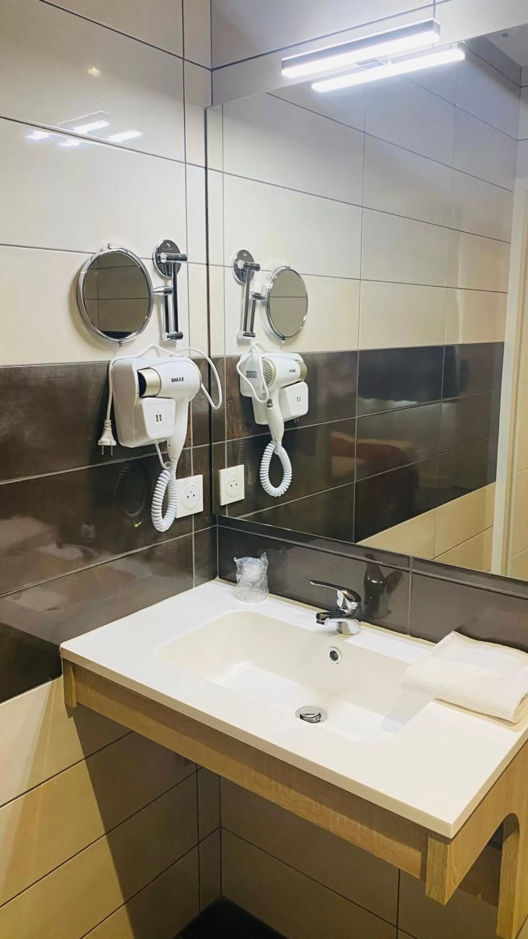 Bathroom in Hotel Martinez Grenay