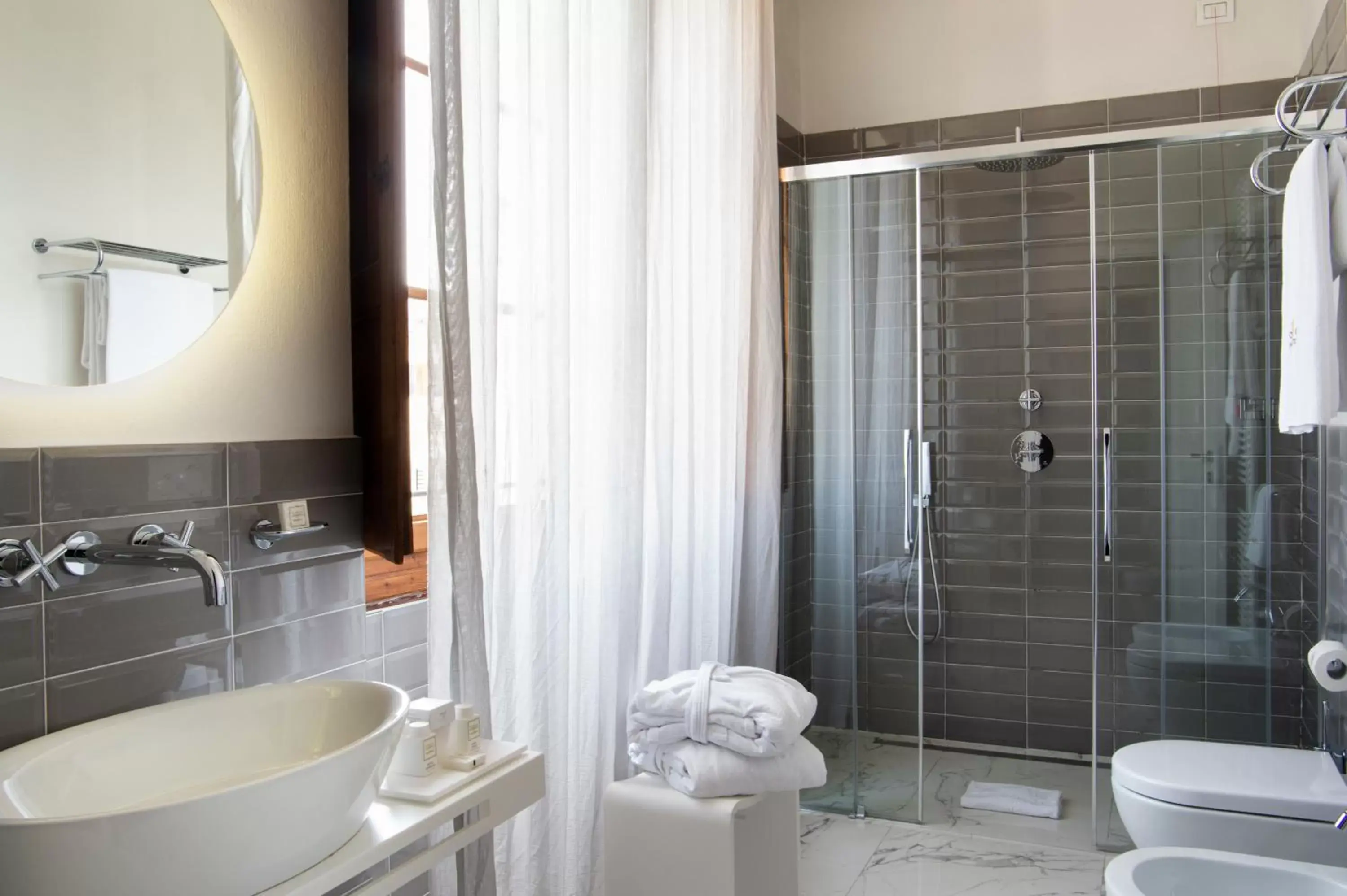 Shower, Bathroom in Horto Convento