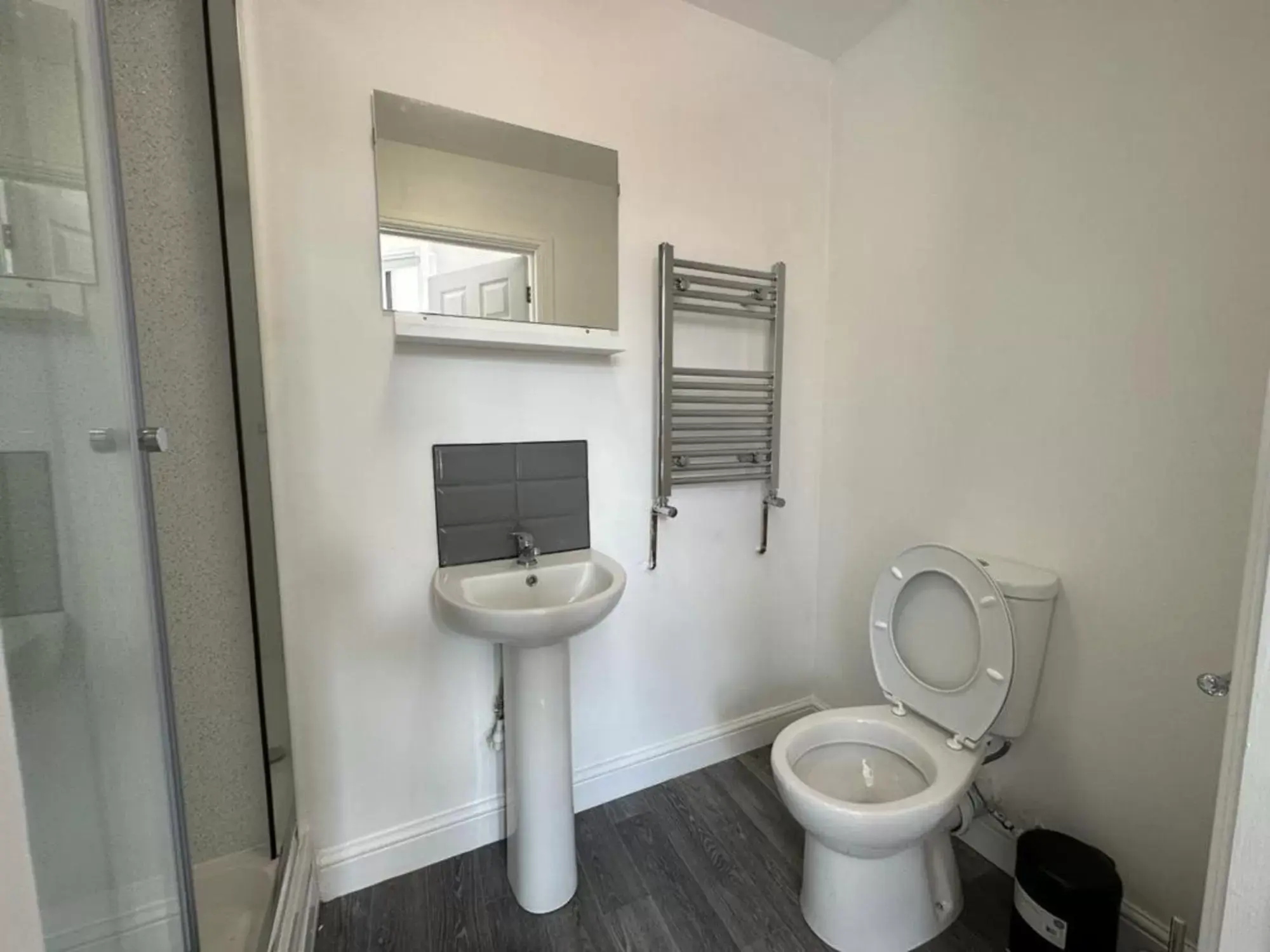 Bathroom in The Fishpond - Premier Nottingham Studios