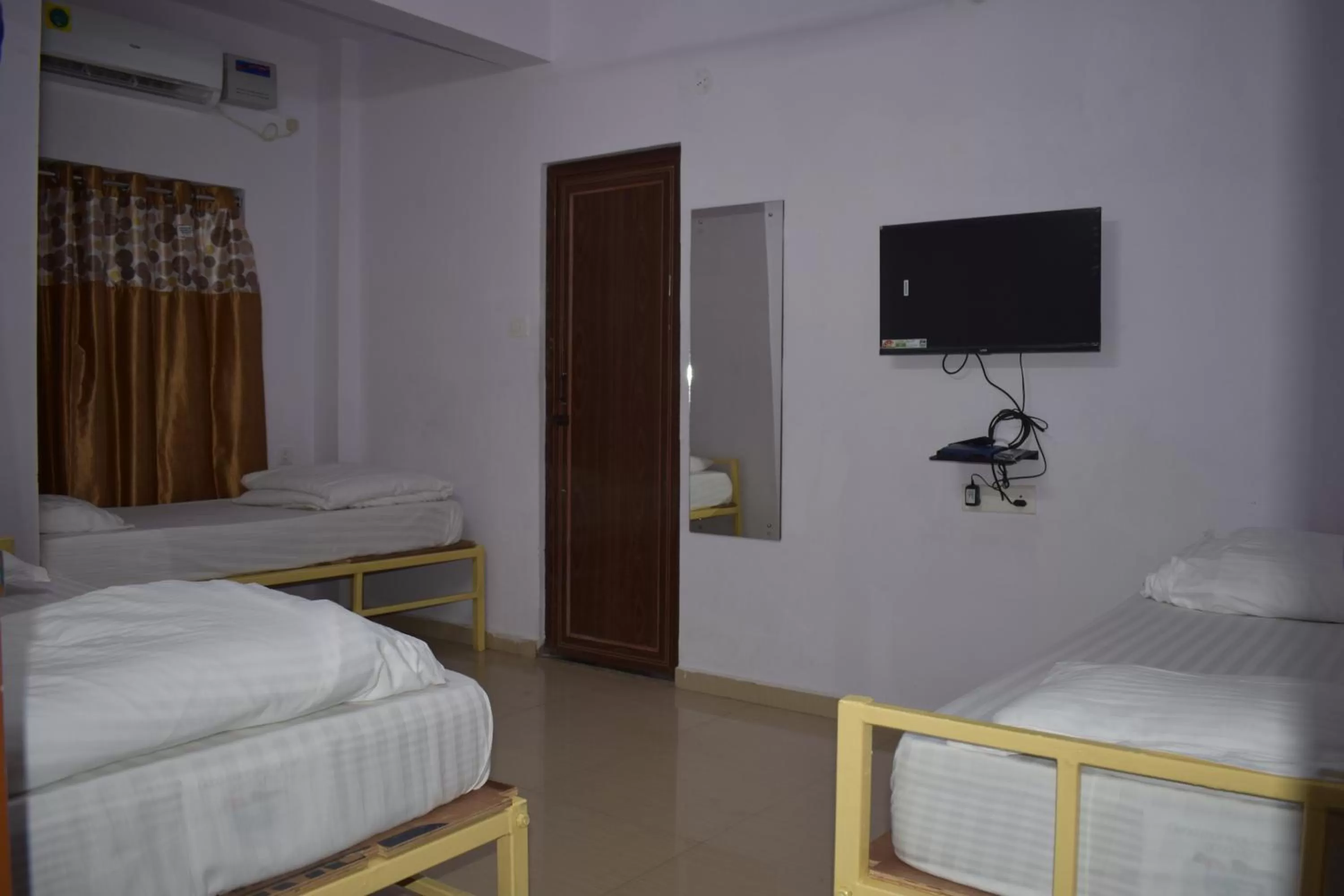 Bed in HOTEL PURI GREENS